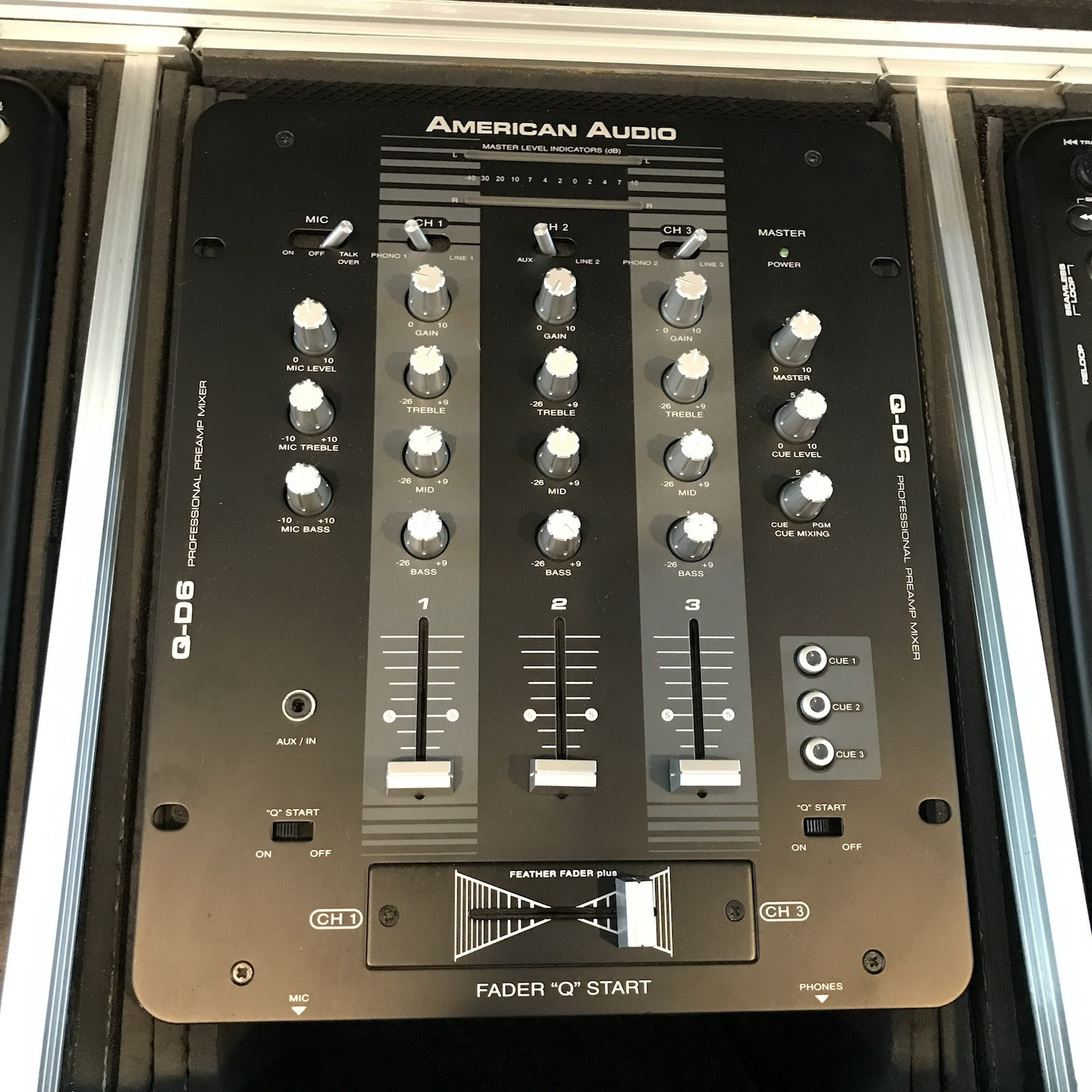 American Audio Q-D6 PreAmp Mixer W/ 2 Flex 100 MP3 CD Player, Rolling Case