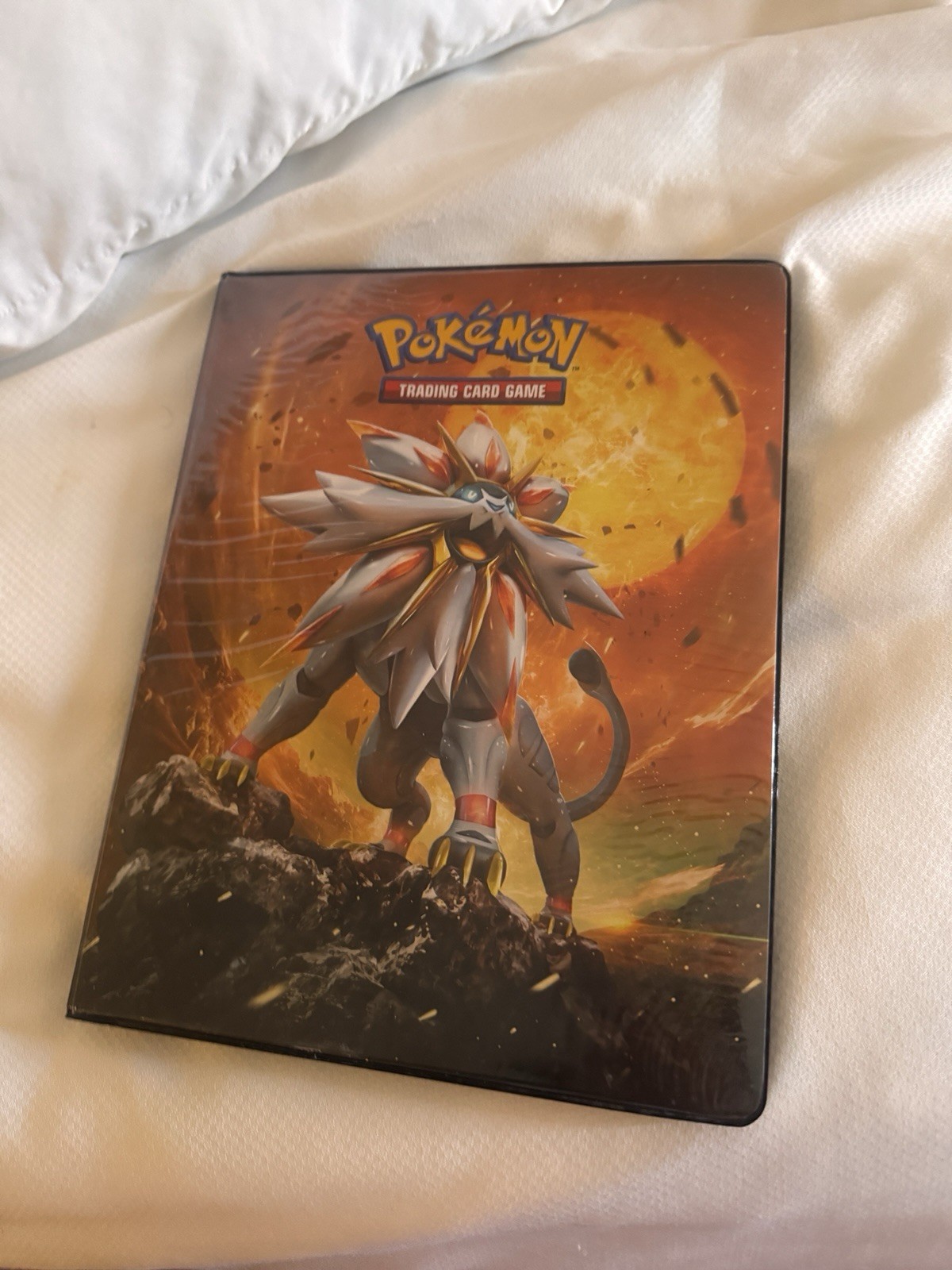 Pokémon 9-Pocket Binder Solgaleo Artwork Standard Card Size Pokémon TCG