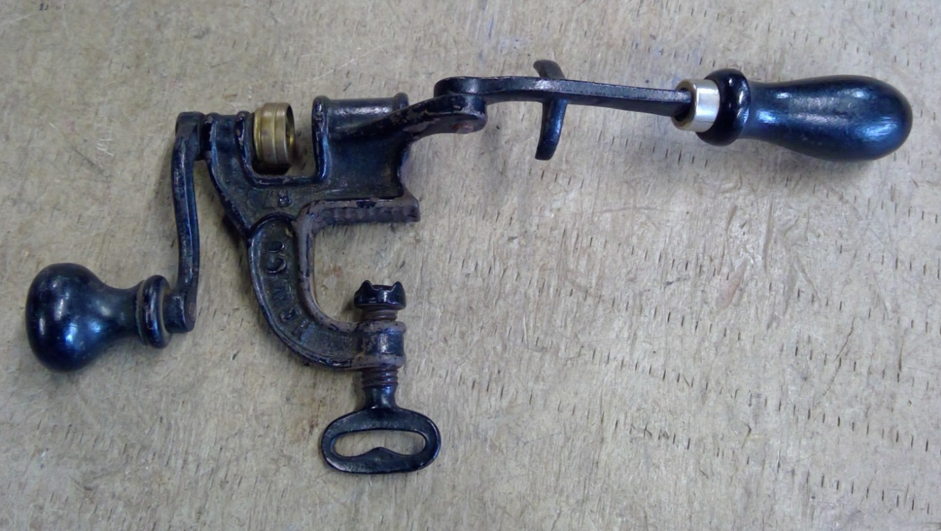 ANTIQUE HOW CO.  ROLL CRIMPER SHOT GUN SHELL RELOADER HUNTING