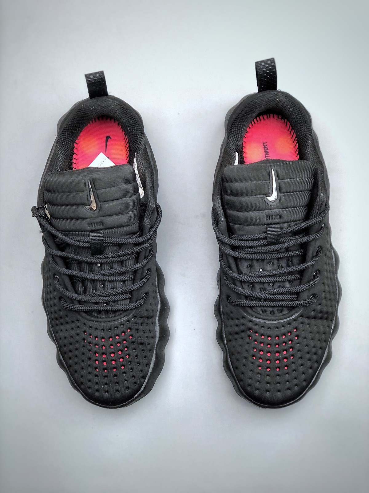 NK Mind 002 Black Hyper Crimson HQ4308-001 New Men Size with Box