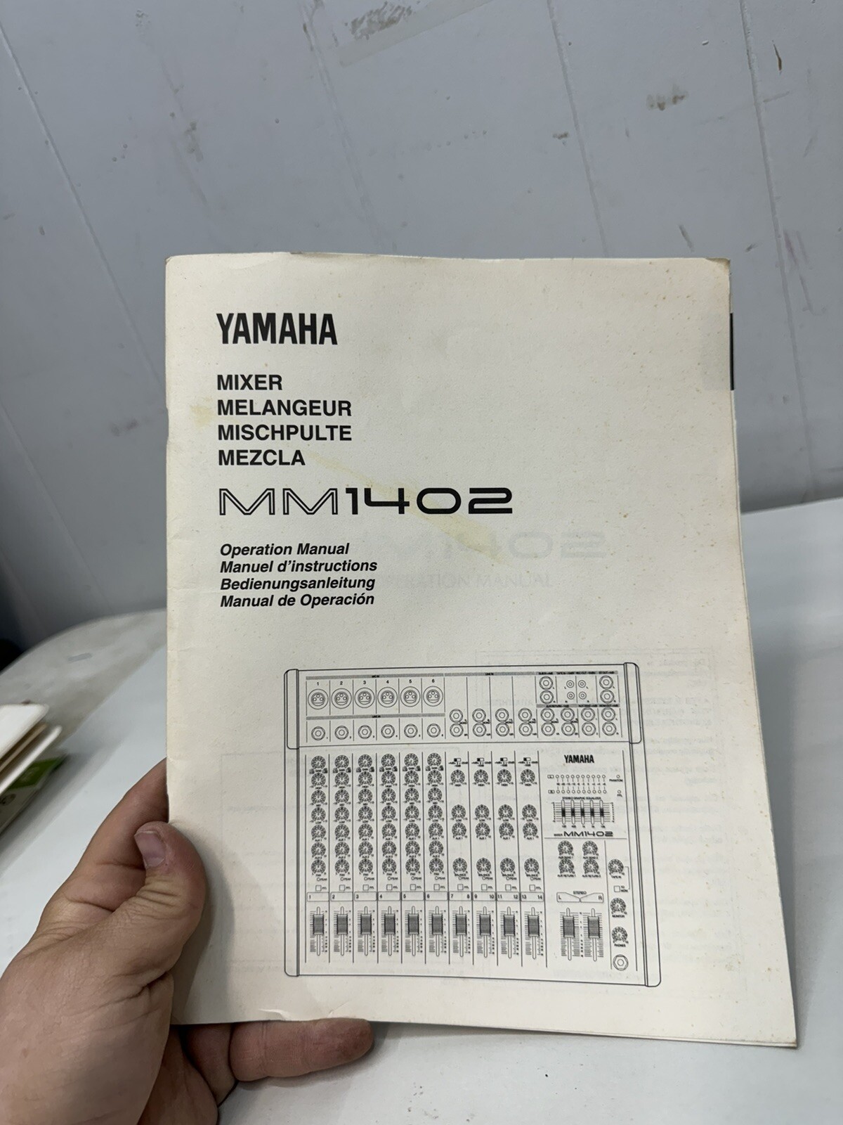 Yamaha MM1402 Mixer operation manual