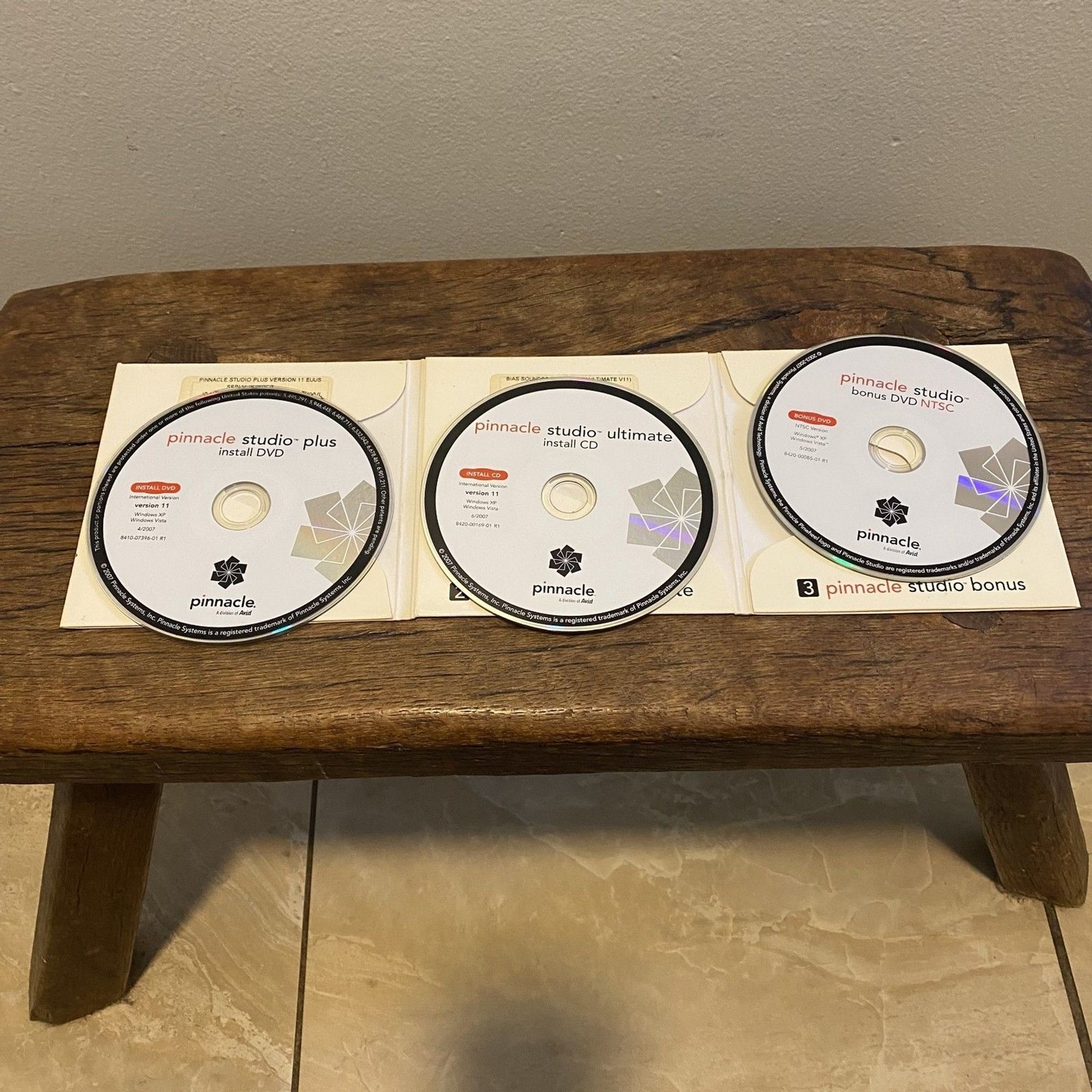 Pinnacle Studio Ultimate Version 11 – 3 Disc Set w/ Serials
