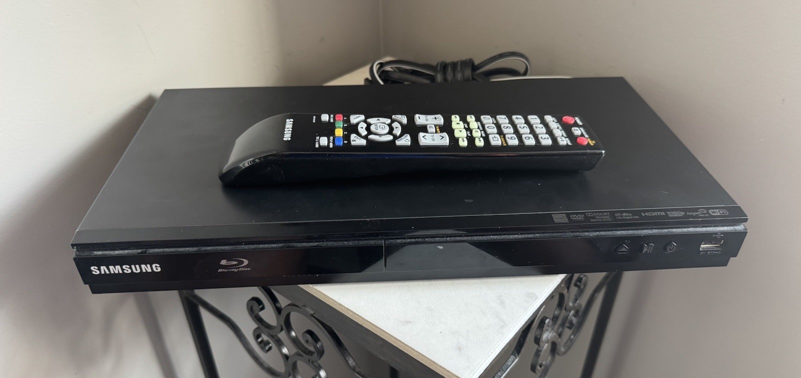 Samsung BD-EM57C Smart Wi-Fi Blu-ray Player with Remote TESTED 🔥🔥