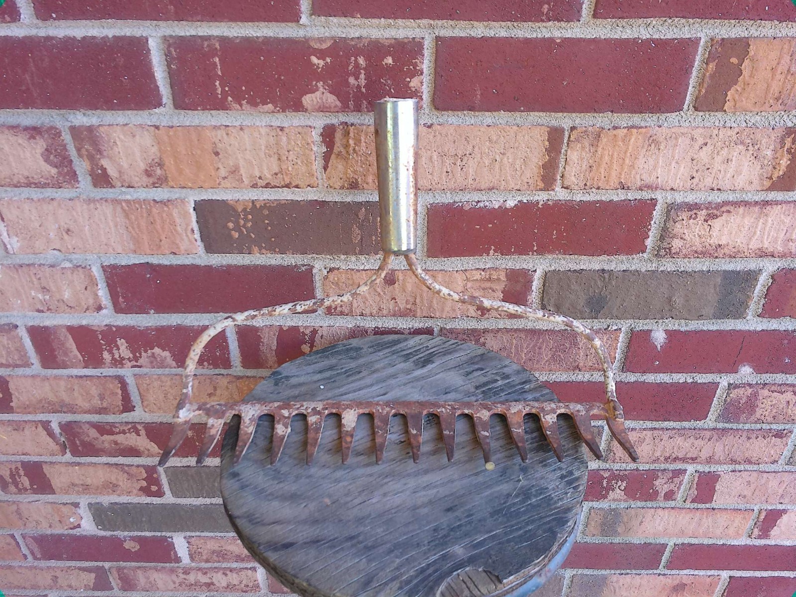 Vintage Rustic Rusty Rake Head Chippy White Paint, 14 Tines Re-purpose Cabin Art