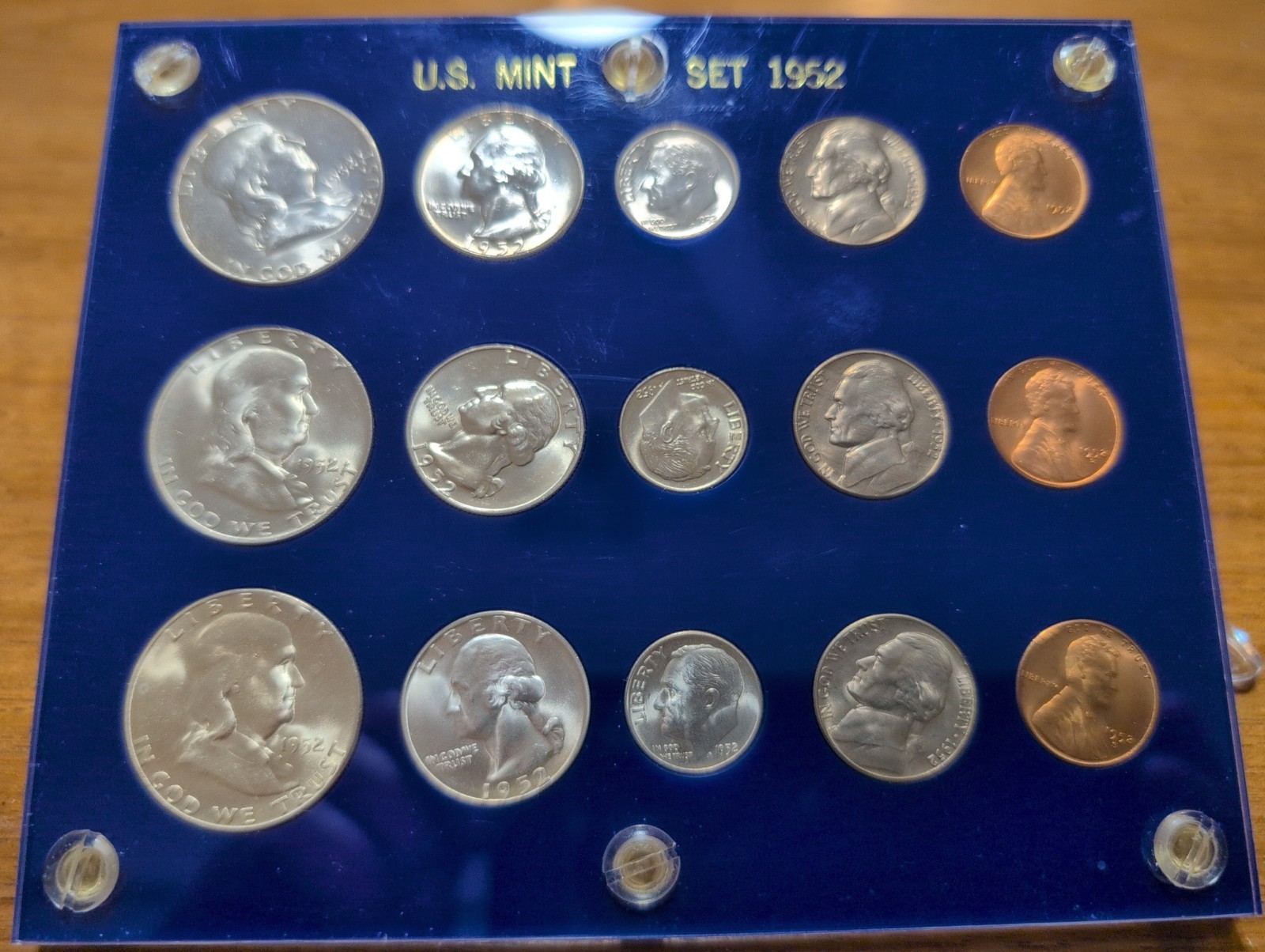 1952 UNCIRCULATED P,D&S BEAUTIFUL COIN SET OF (15) IN CAPITAL PLASTIC HOLDER.