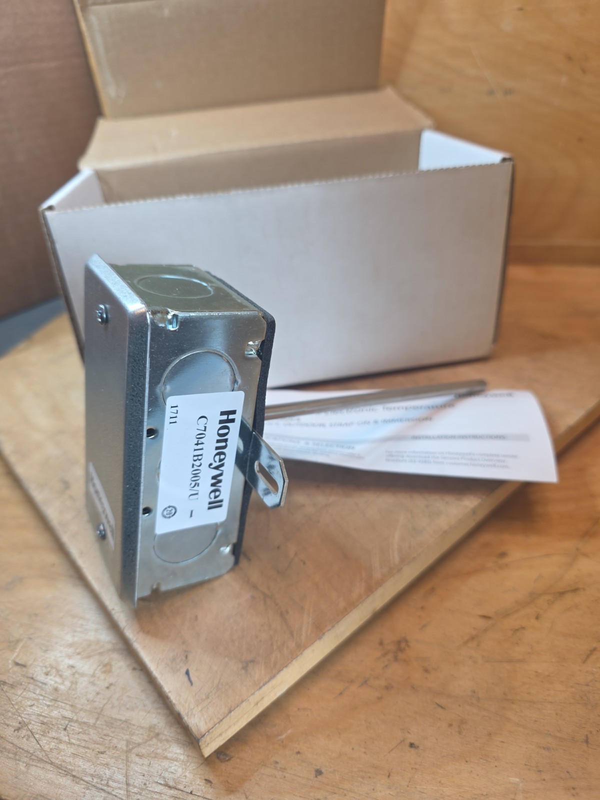 Honeywell C7041B2005/U - 20K OHM NTC - 6" Duct Sensor