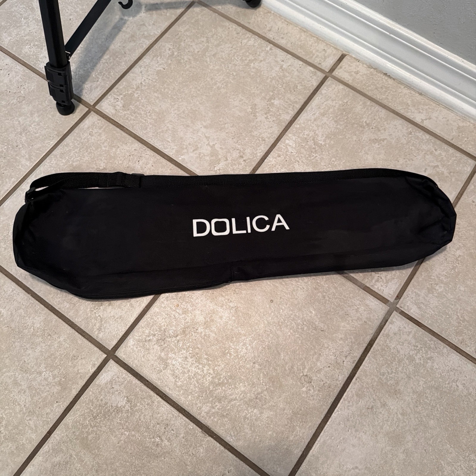 Carrying Case Bag for Dolica Tripod ST500 63” Max. Features: Zipper, Strap