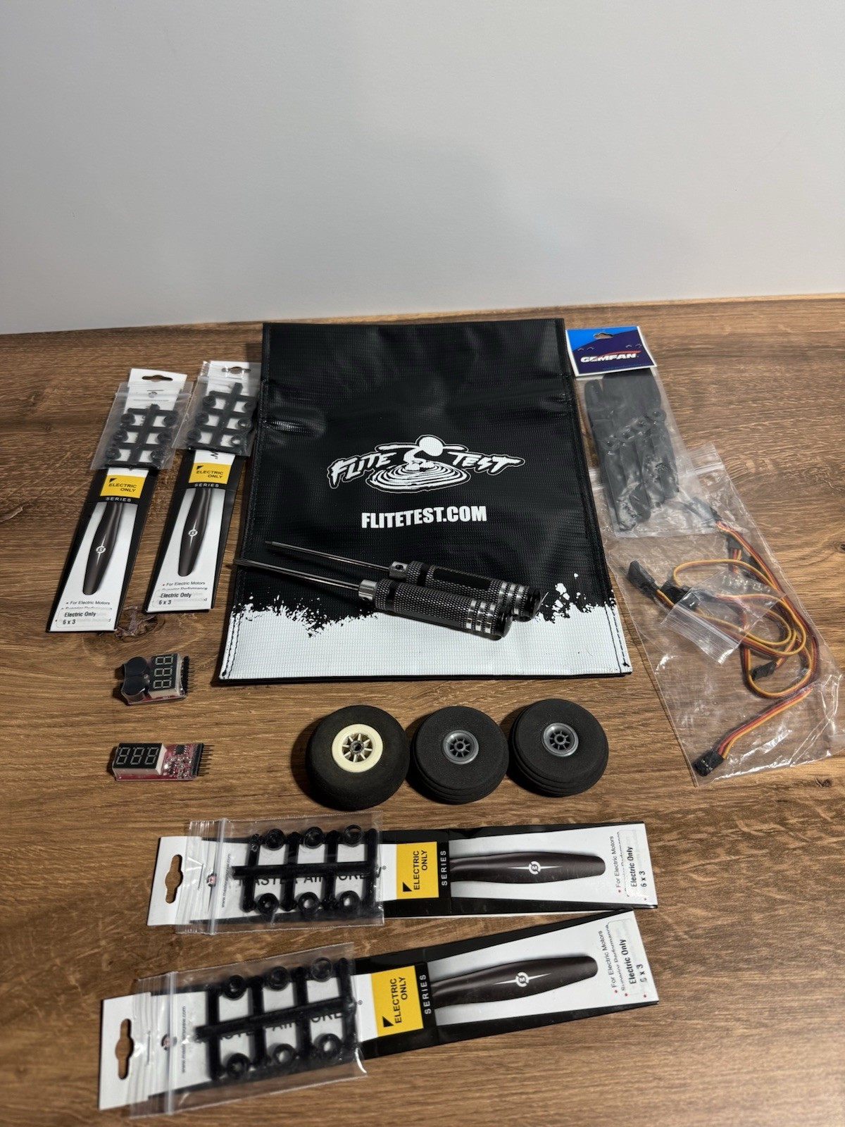 Flite Test  Kit Propellers-wheels-screwdrivers Cable Electronics