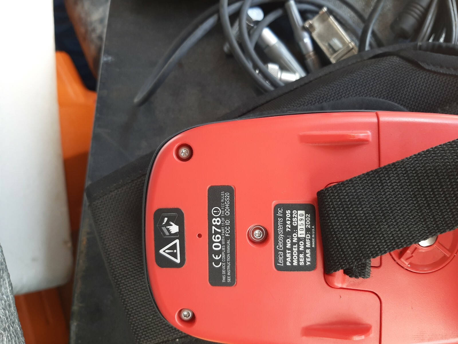 LEICA GS 20 GPS GIS HANDHELD UNIT.
