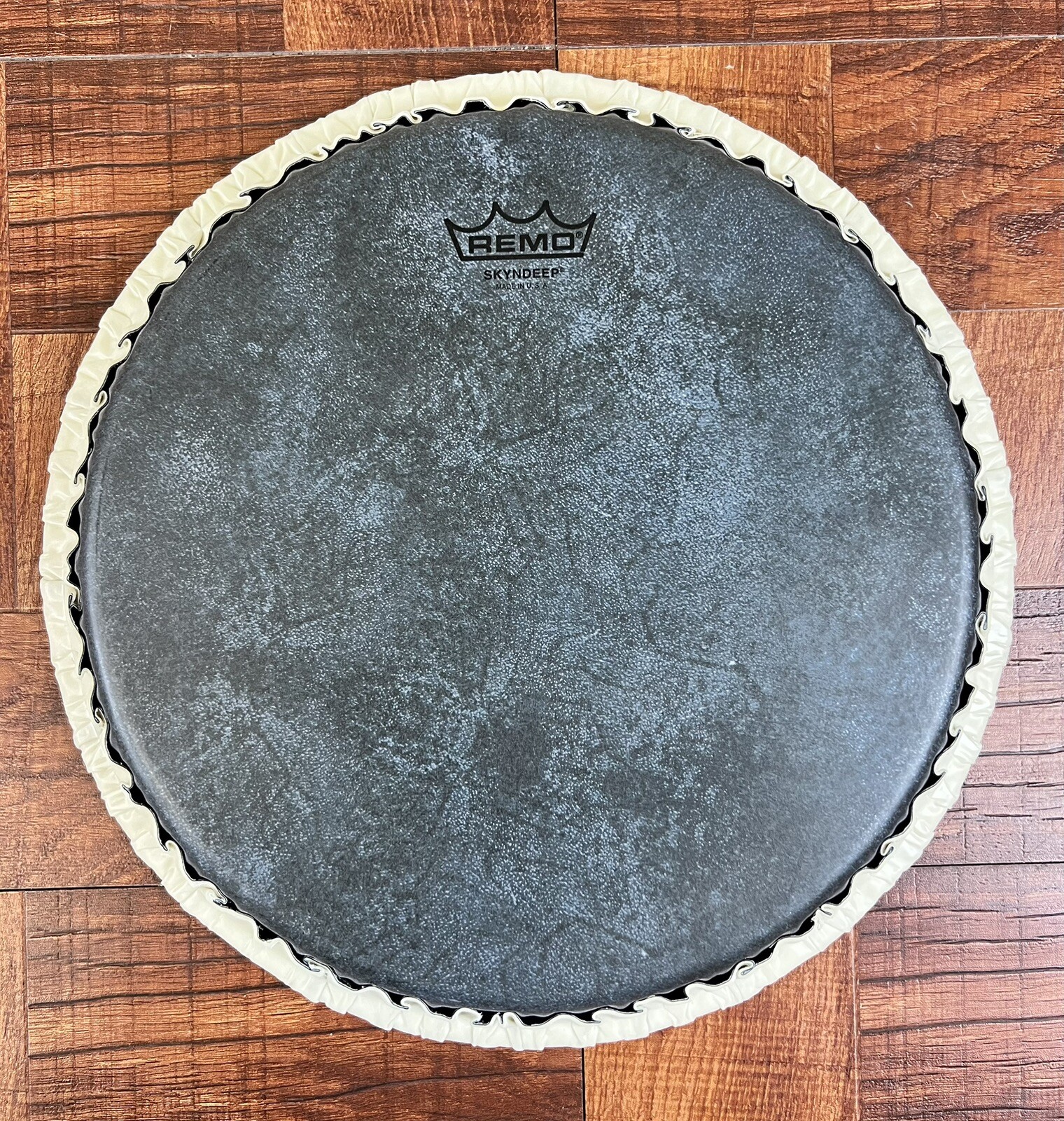 Conga Drumhead Remo, Tucked, SKYNDEEP BLACK CALFSKIN GRAPHIC M7-1106-S6-SD009
