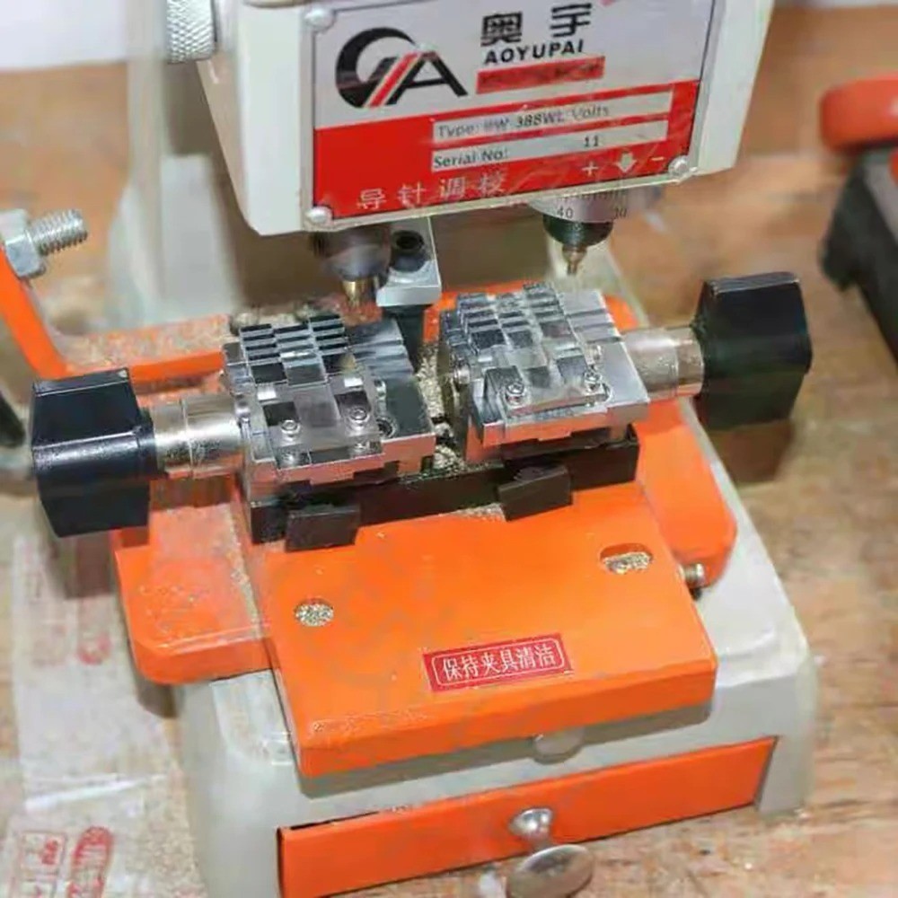 Universal Key Machine Fixture Tool for Vertical Key cutting Machine