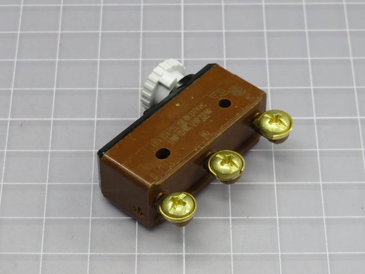 LOT OF 11 HONEYWELL 12BS218 MICRO SWITCH T225251