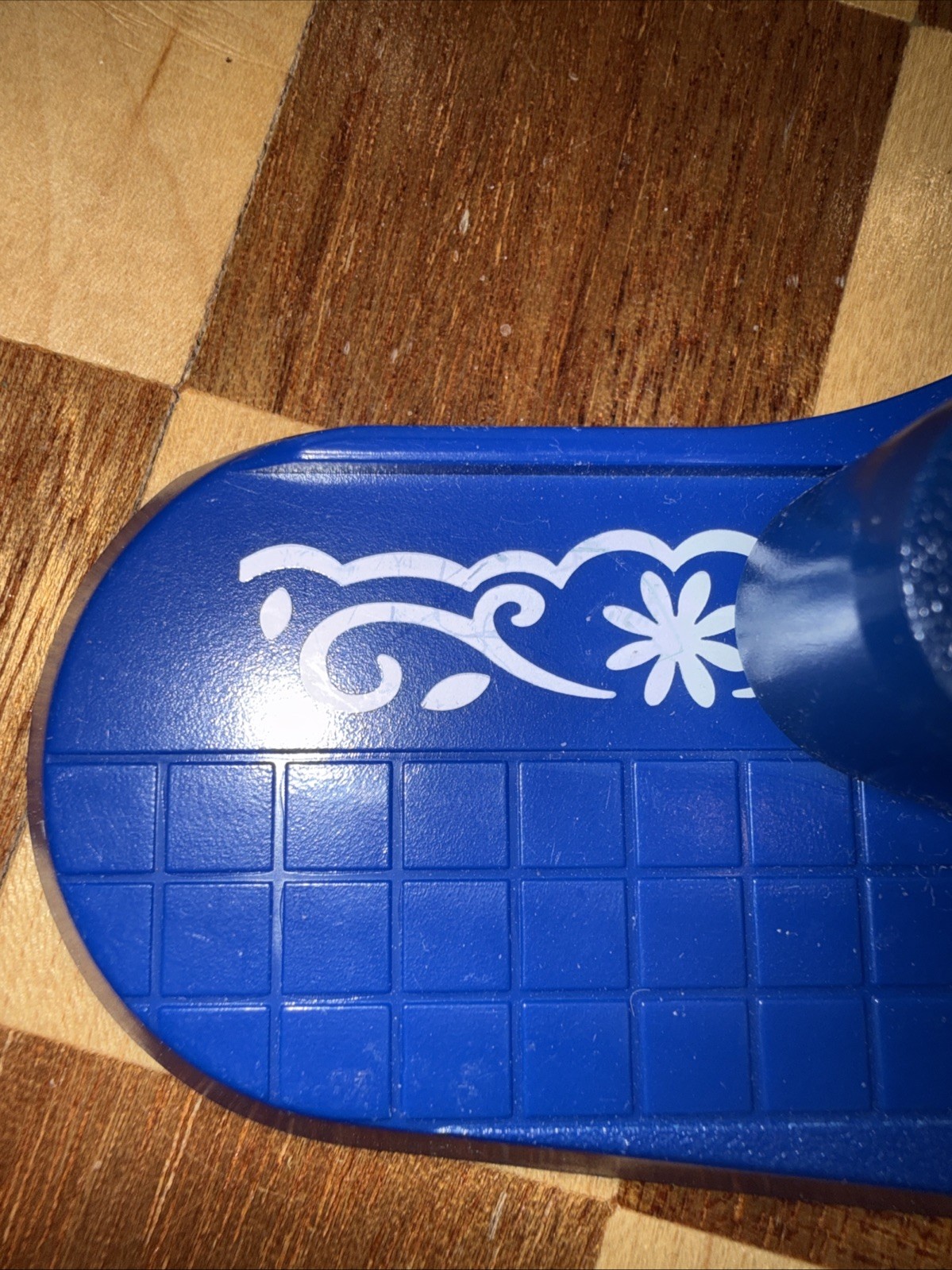 Fiskars Border Punch Floral Scroll