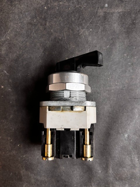 ALLEN BRADLEY 800T-J17 SELECTOR SWITCH ($15 OBO)