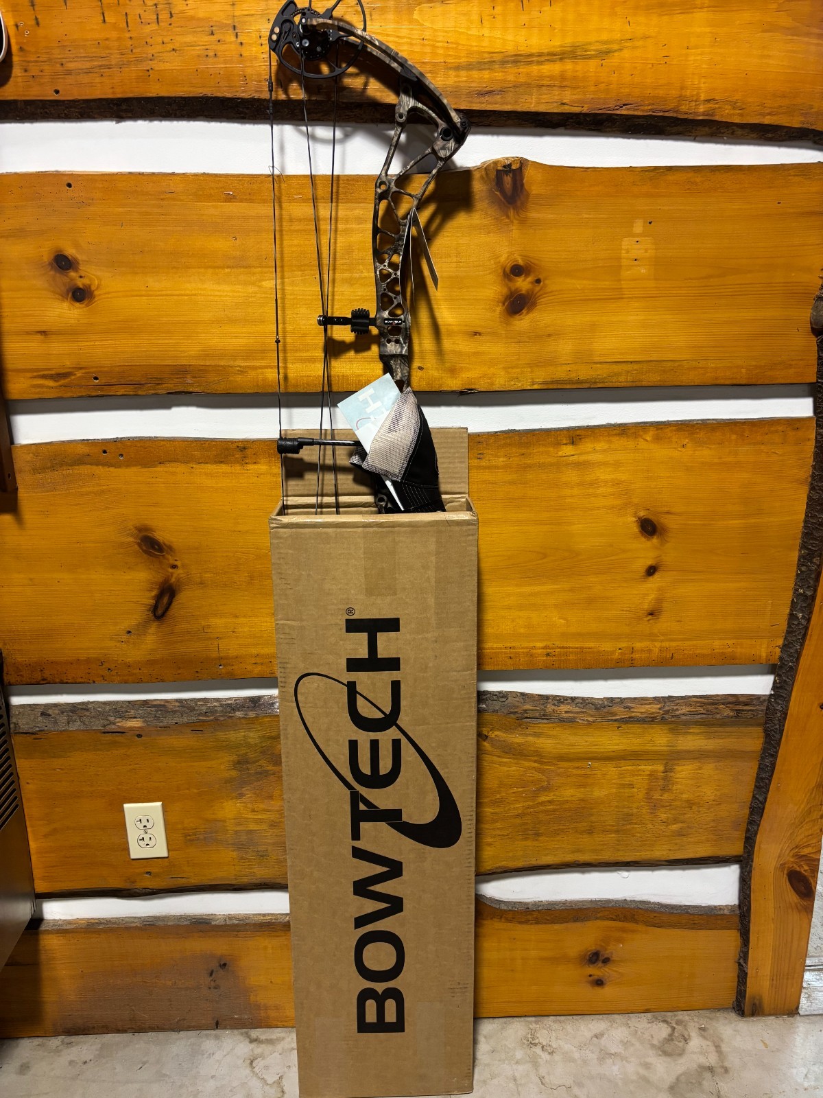 Bowtech Revolt X LH 70# MOBUC *NEW IN BOX W/ FULL WARRANTY*