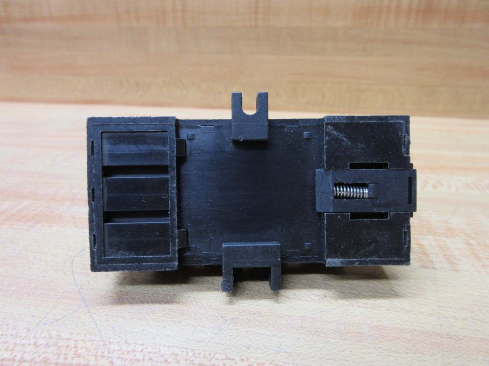 Young NDSQ-11A Relay Socket NDSQ11A
