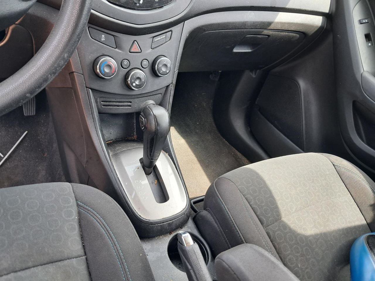 TRAX 2016 Glove Box 4768274
