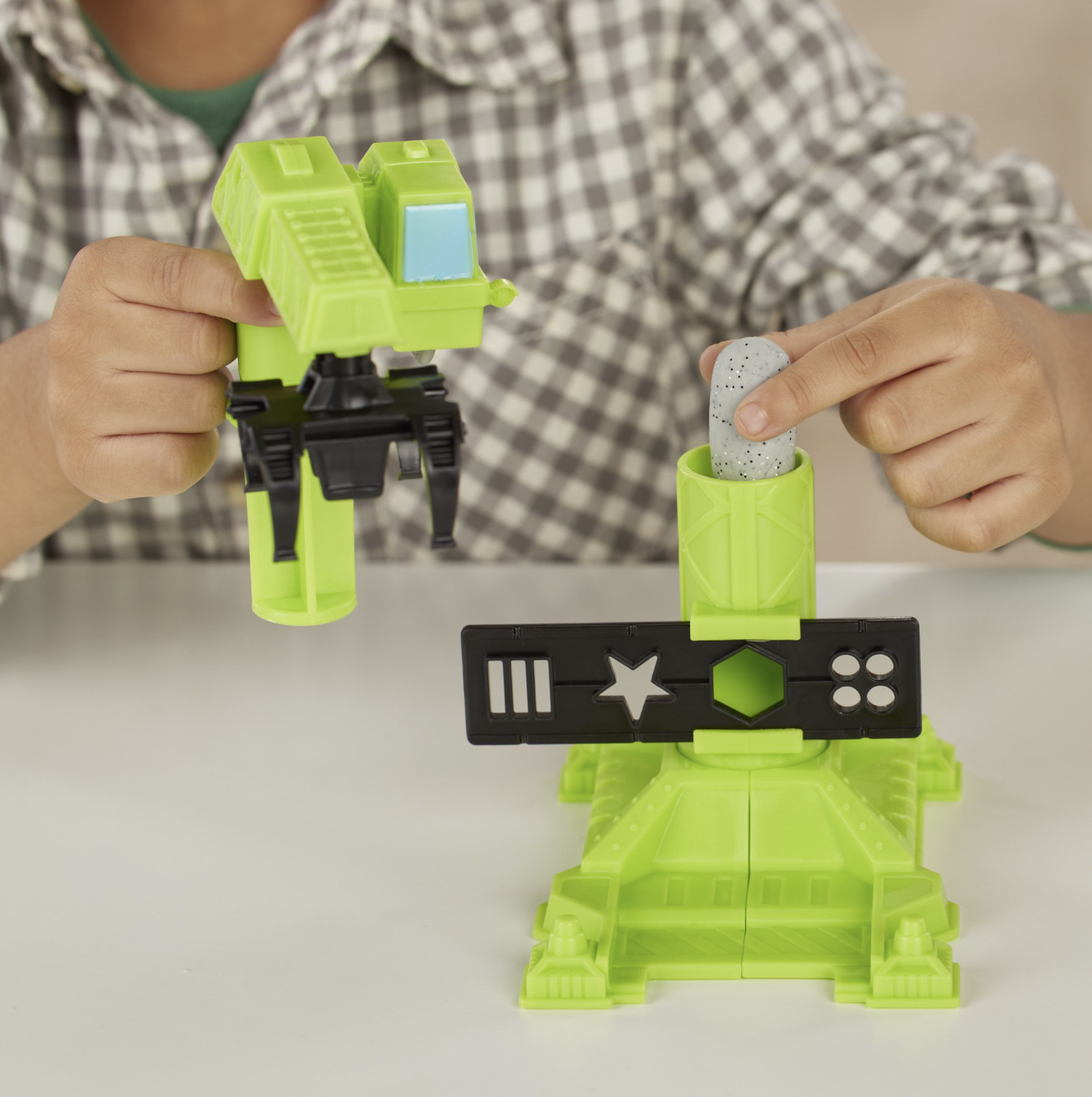 Play-Doh Wheels Crane and Forklift, Cement Buildin' Compound + 2 Colors (6 oz)