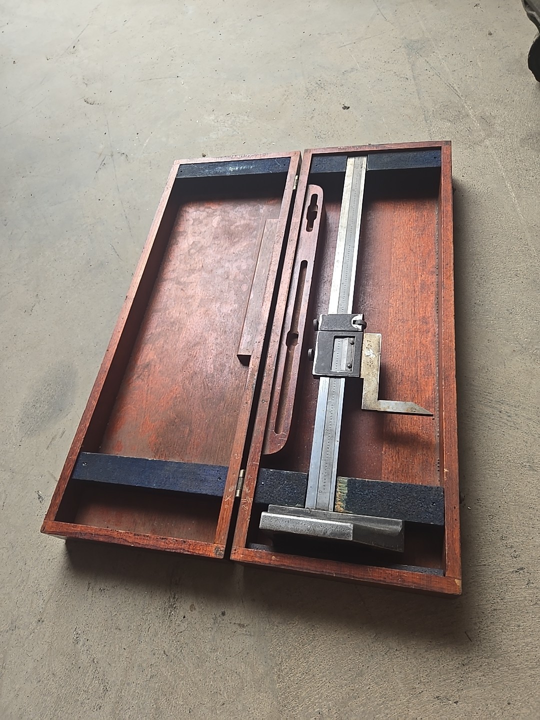 Brown & Sharpe Vernier Caliper 586 13in 0.001in Height Gage with Wooden Case