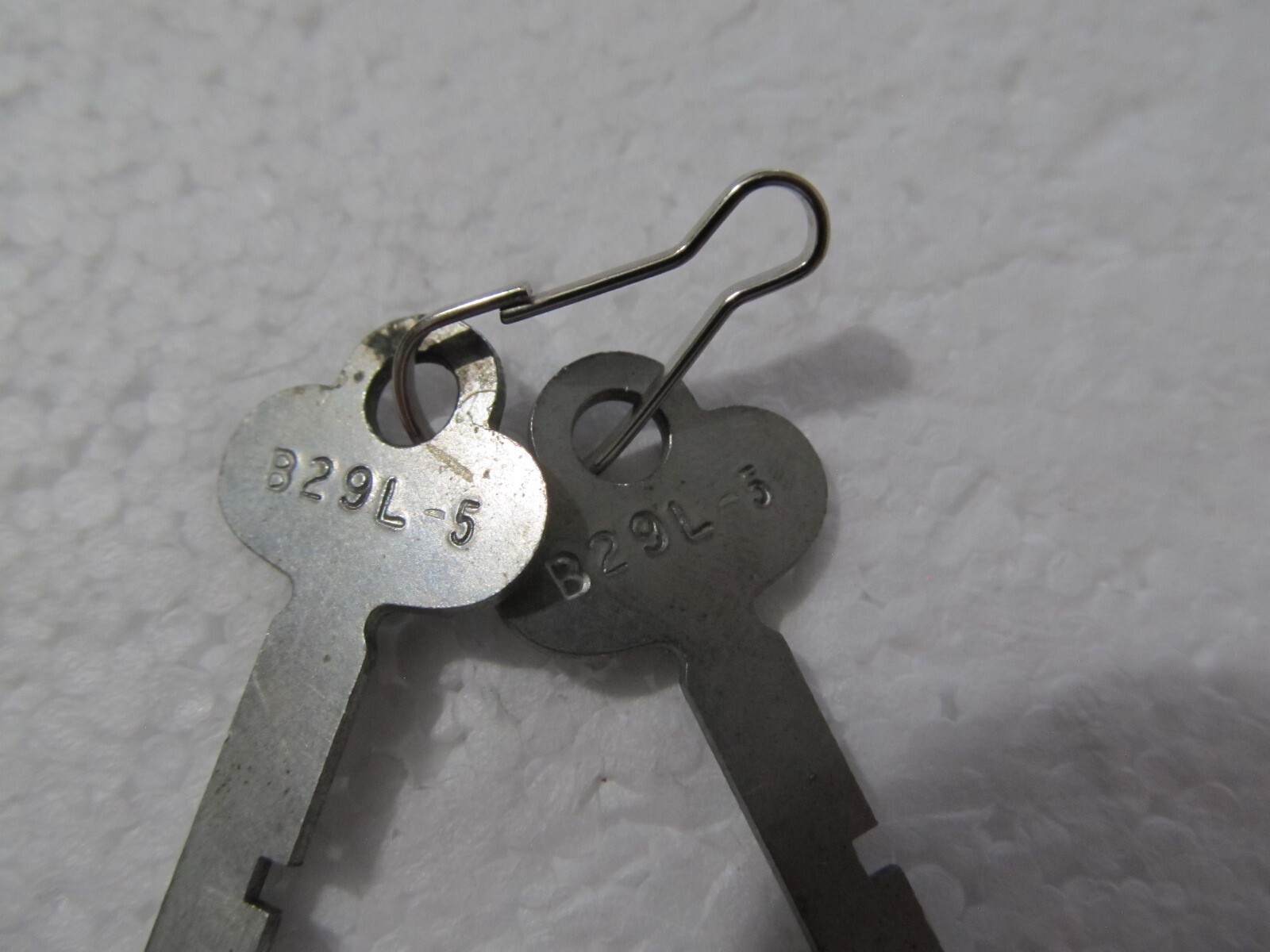 2pcs. - B29L-5 Key Vintage for Display Case ?
