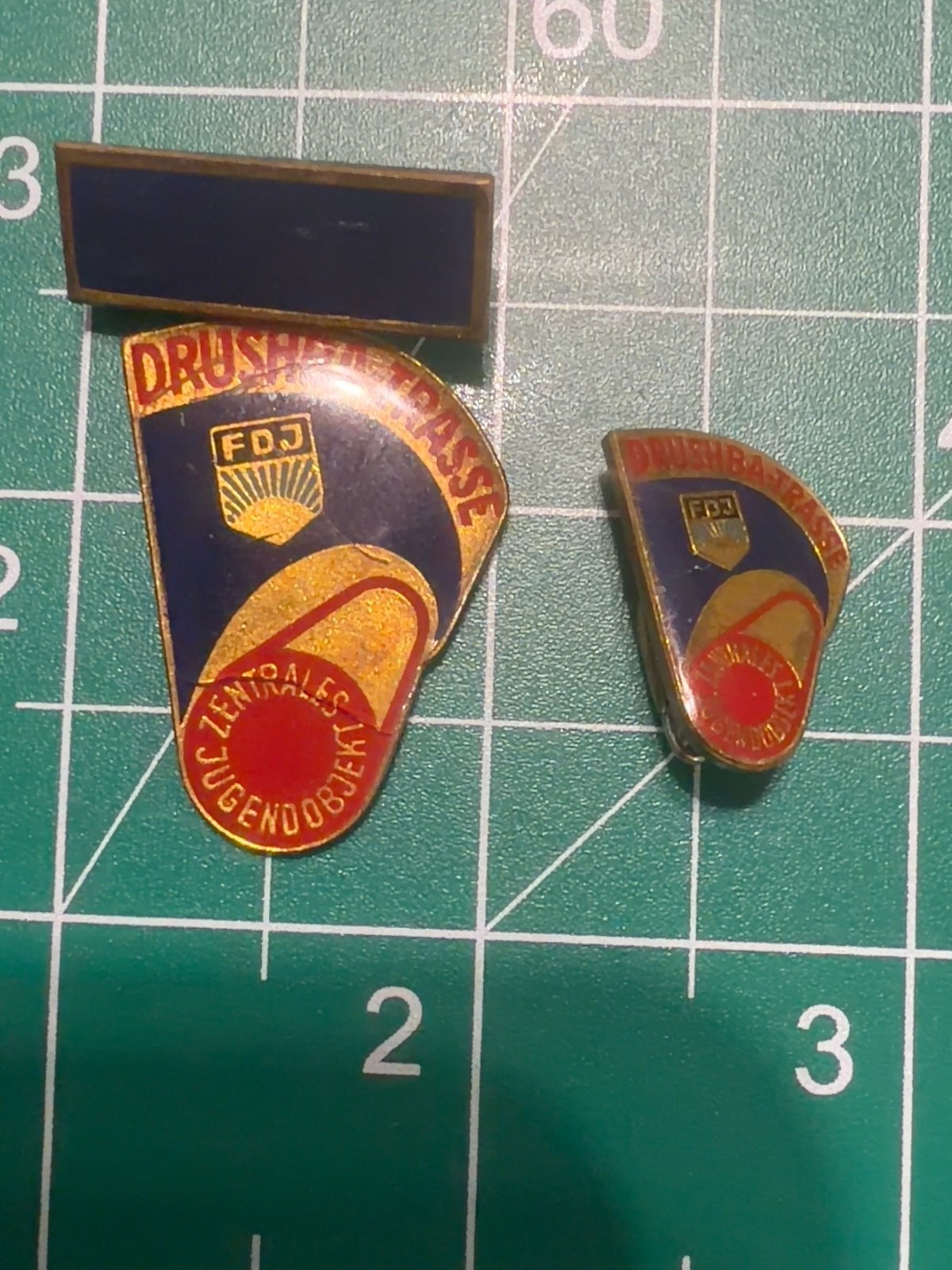Vintage DDR FDJ Druschba-Trasse Badge Pin Set Zentrales Jugendobjekt East German
