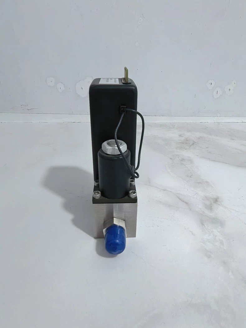 Brooks 5850EC1BM44B2A Flow Sensor Used 1PCS