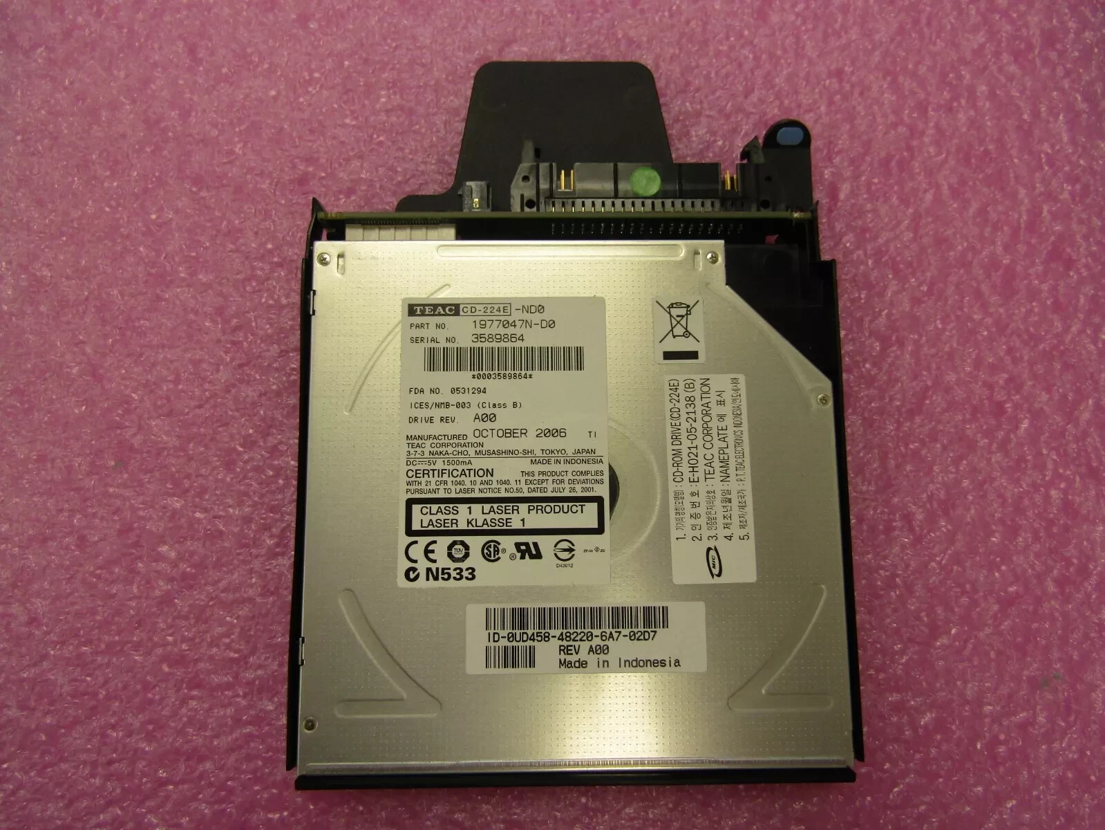 UD458 24X CDROM 12.7MM, TEAC P