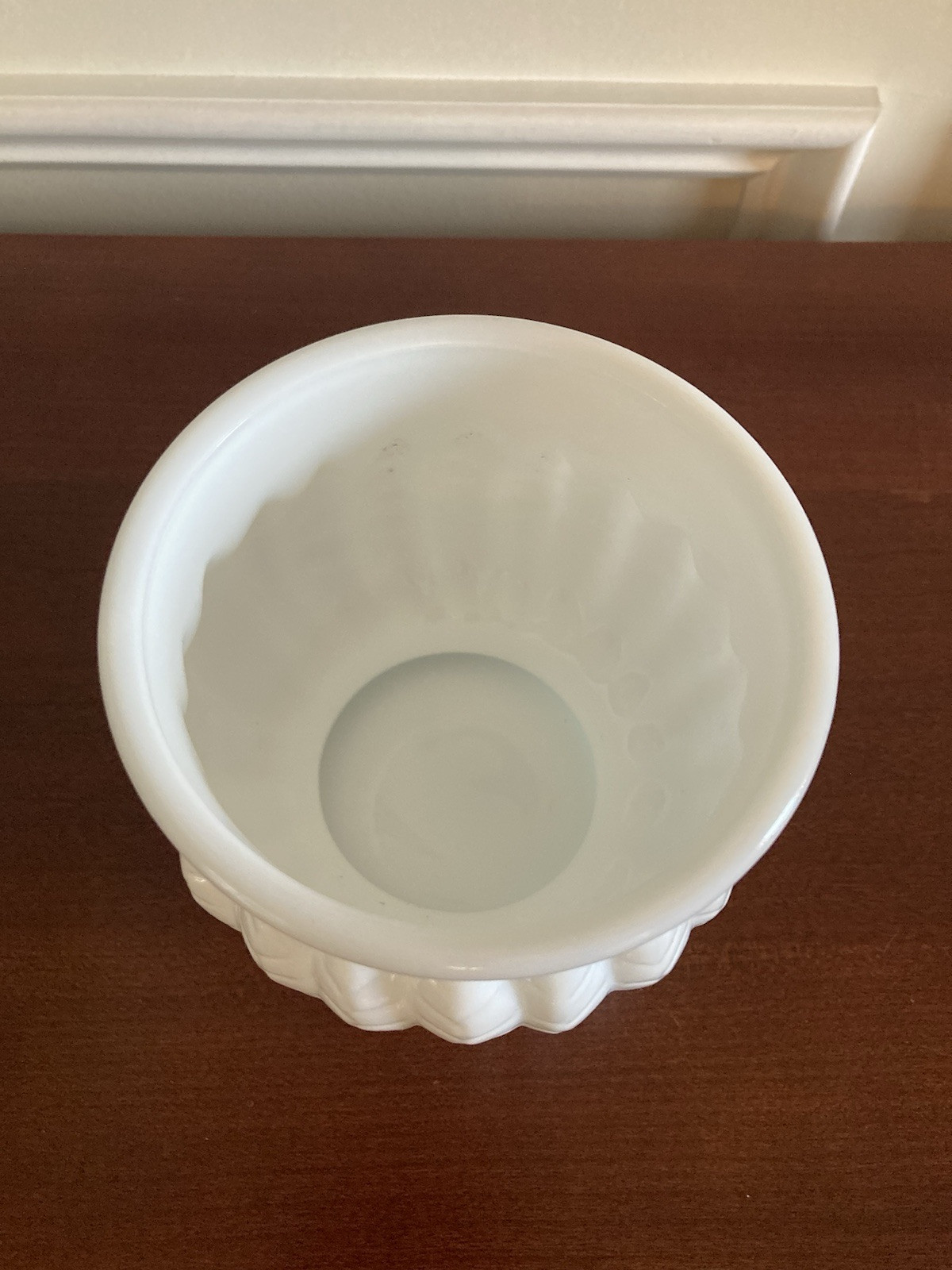 Randall Vintage White Milk Glass Feather Leaf Planter