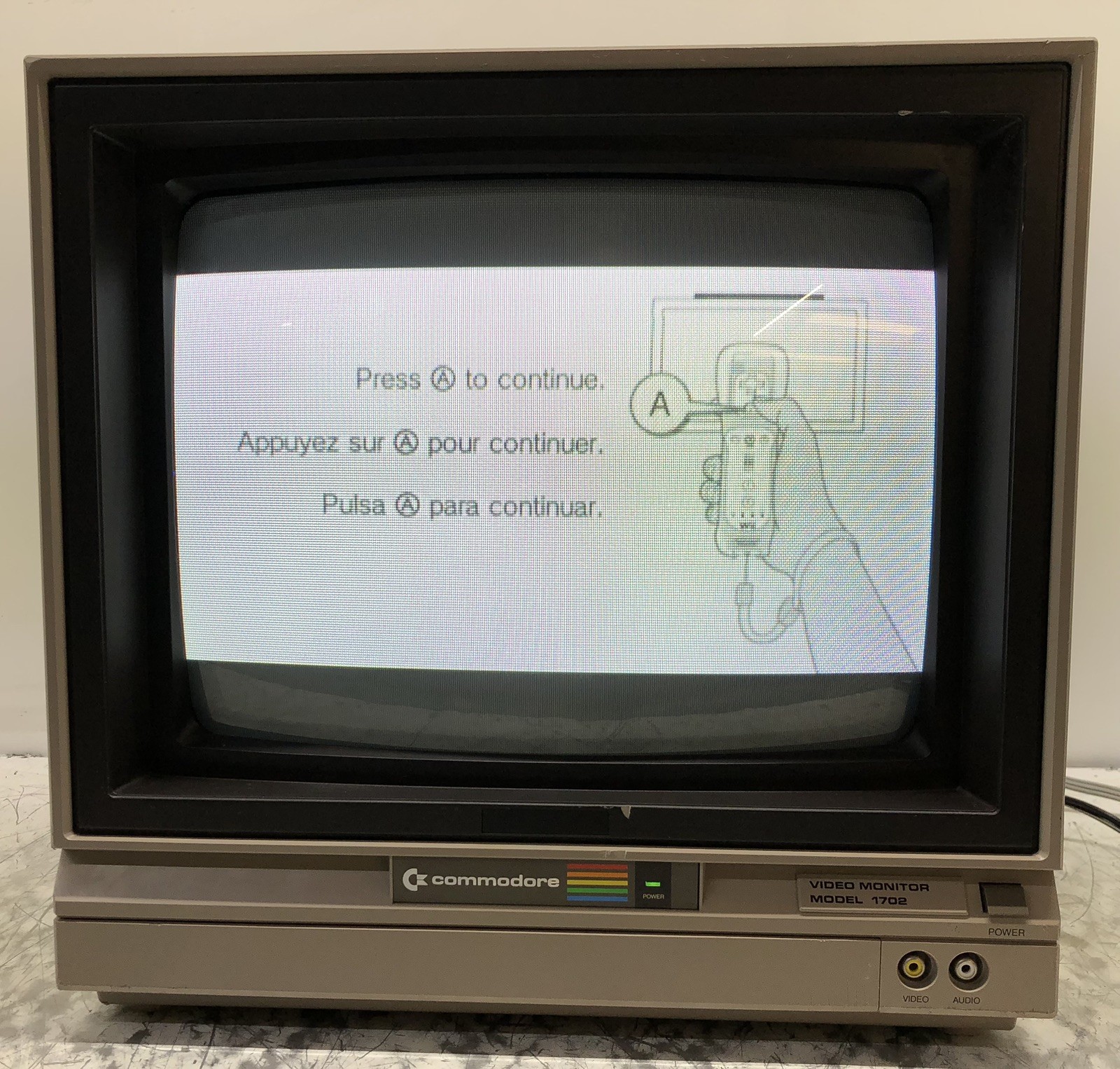 COMMODORE 1702 MONITOR TESTED WORKING 13 INCH USED CRT RETRO GAMING COLOR