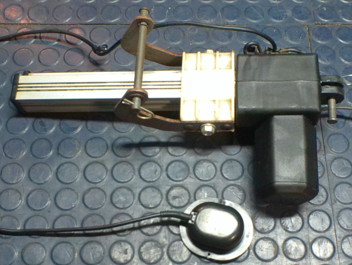 USED La-Z-Boy Motor Actuator Betadrive 1.25.000.223.30 w/ Mounting Bracket/Pins