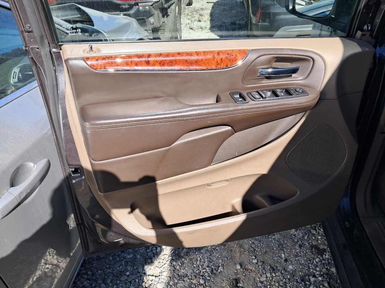 TOWN COUN 2015 Glove Box 4843836