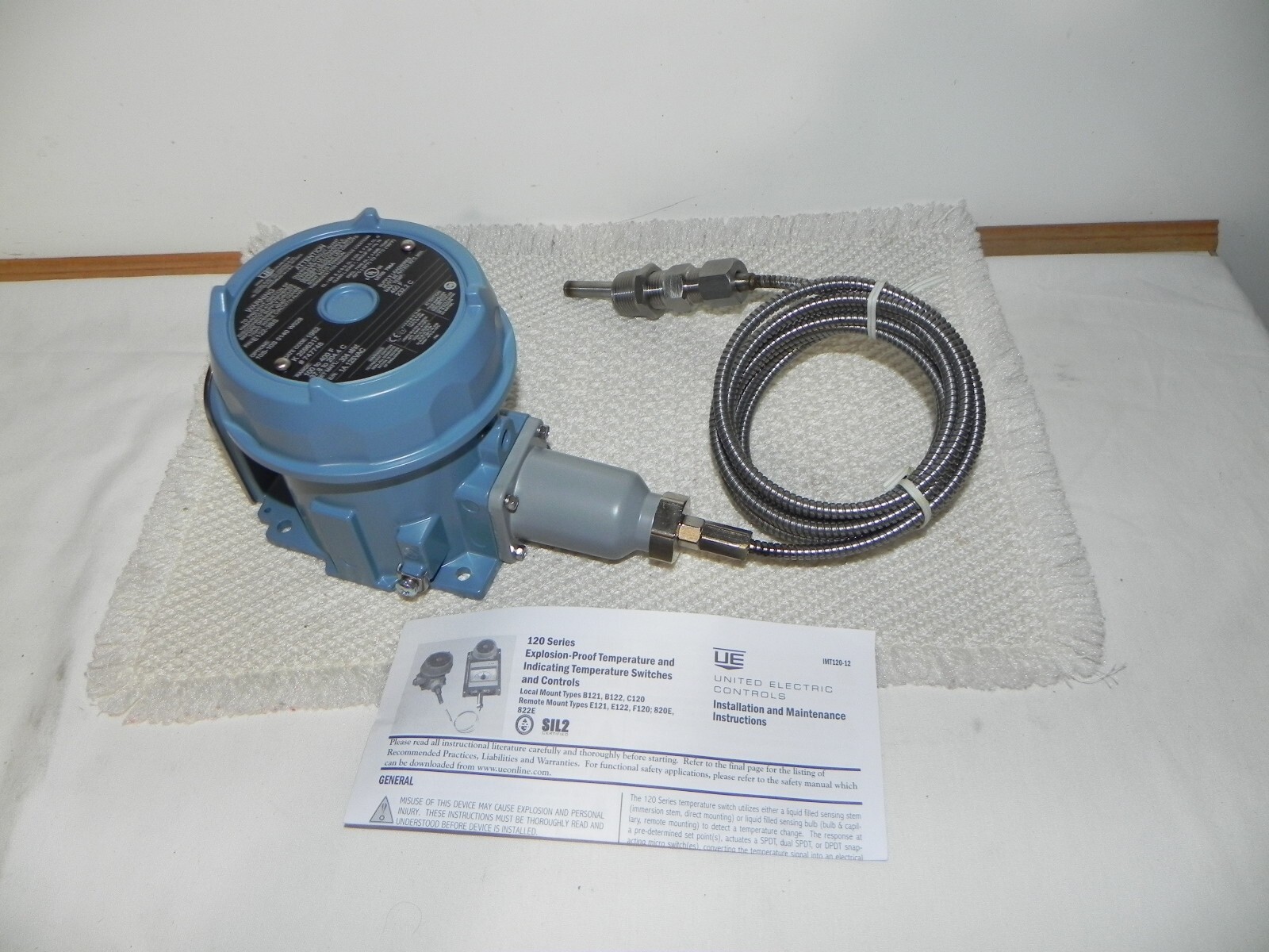 UNITED ELECTRIC Temperature Switch E122-3BS Explosion-Proof, 100-400 Op range
