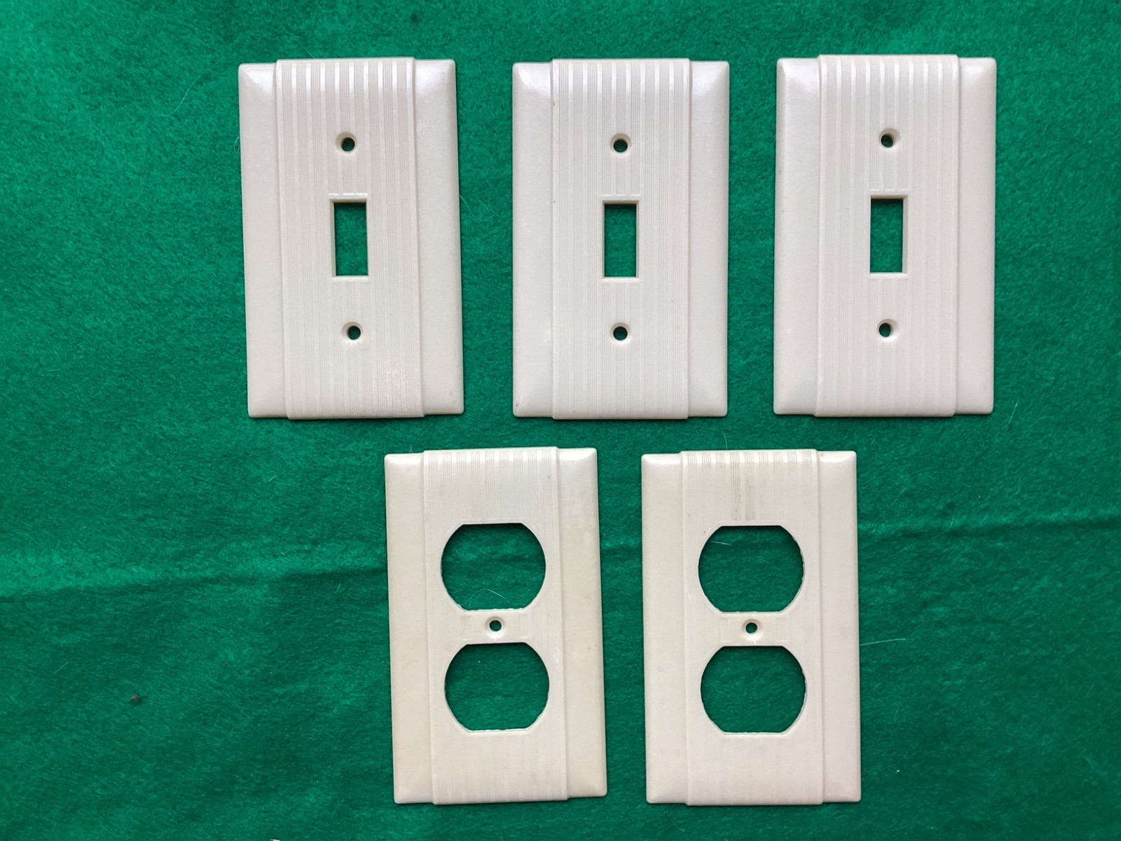 Vtg Uniline: 3 Light Switch Plates & 2 Outlet Plates, Beige, Ribbed, Used