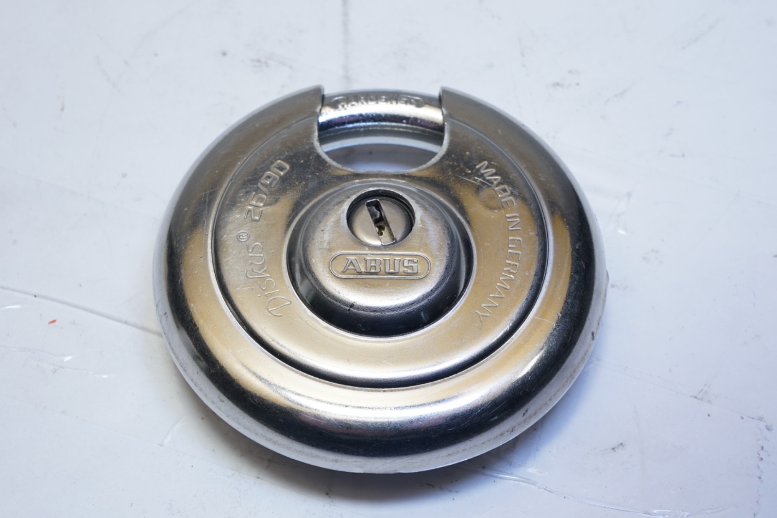 READ! New ABUS 26/90 Diskus Solid Body Storage Padlock D-58292 Wetter Ships FREE