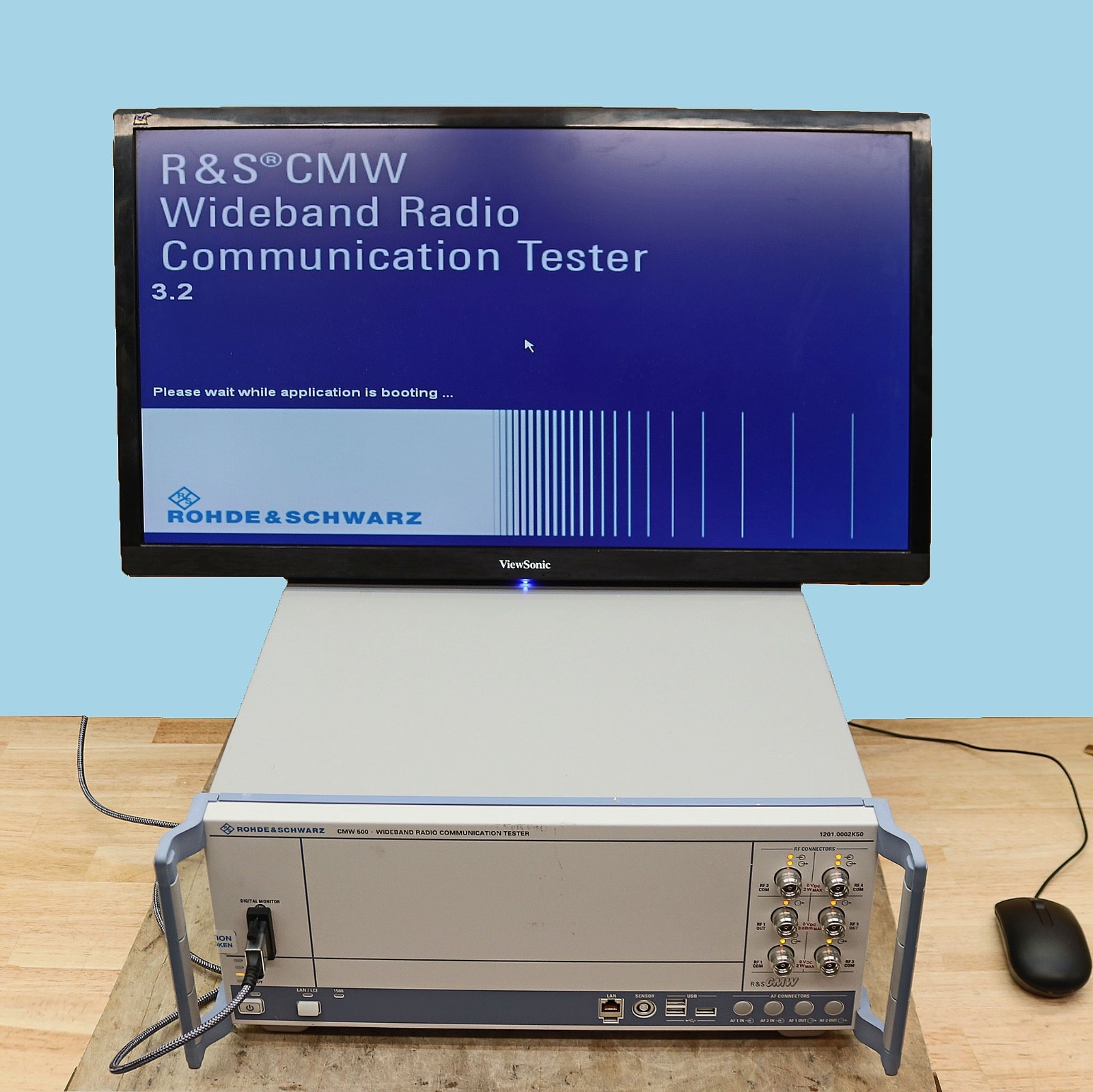 Rhode & Schwarz CMW500 wideband radio communication tester