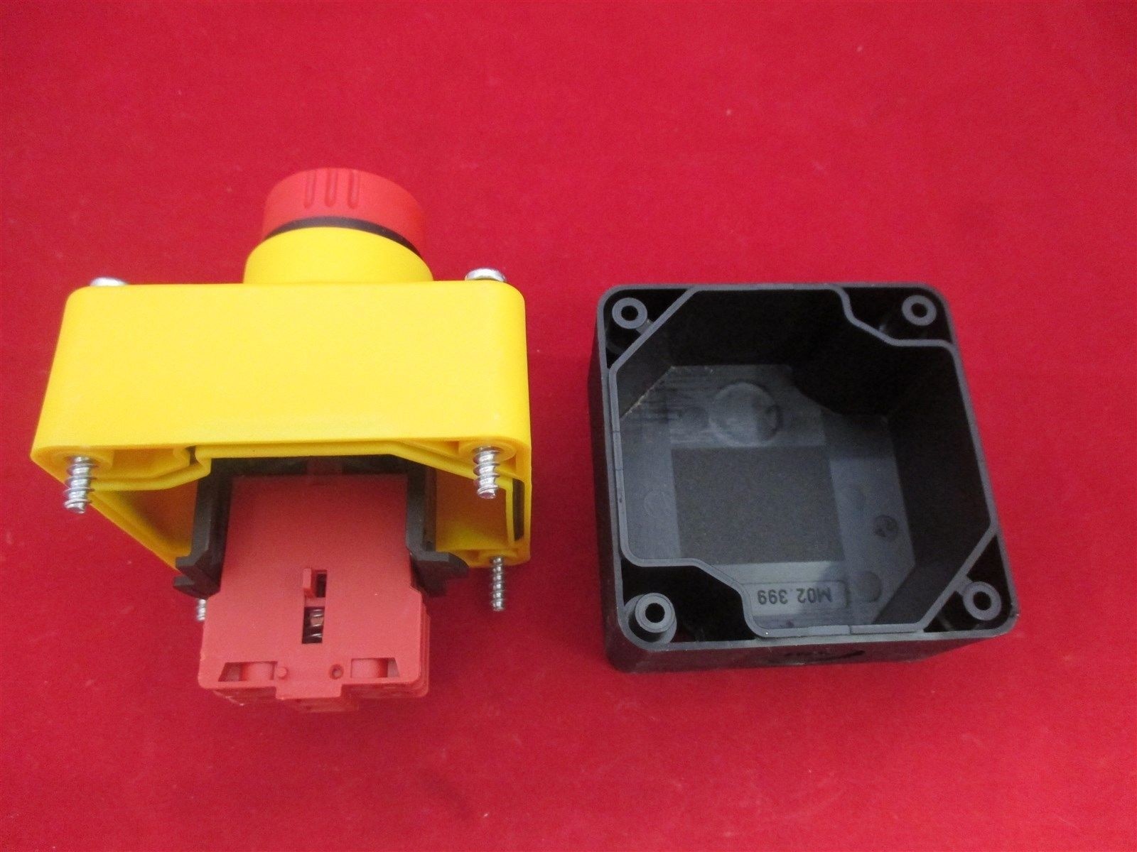 Pilz 400520 Emergency Stop Switch new