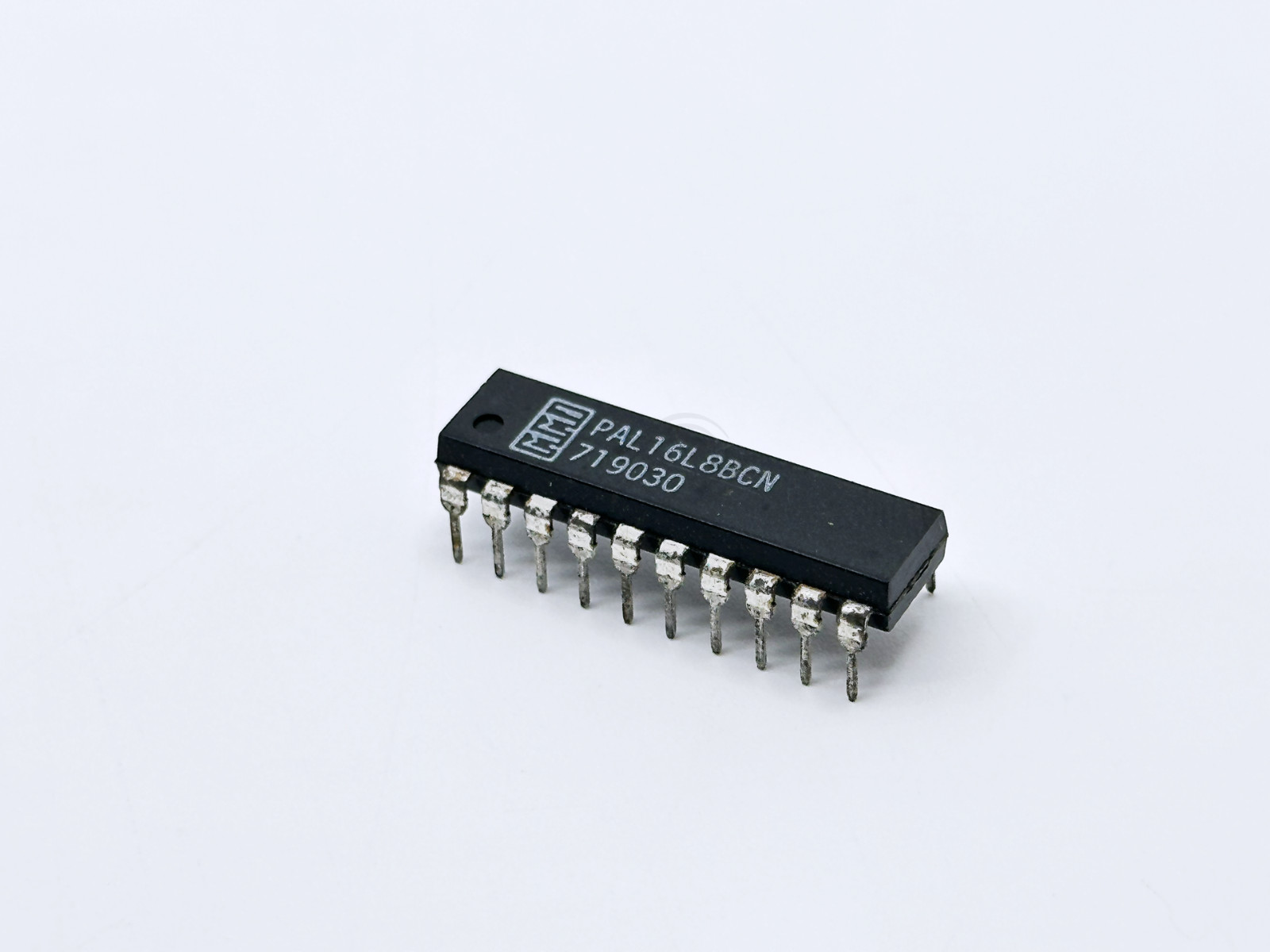 2PCS PAL16L8BCN MMI Programmable Logic IC PLD 10 Inputs 8 Outputs DIP-20