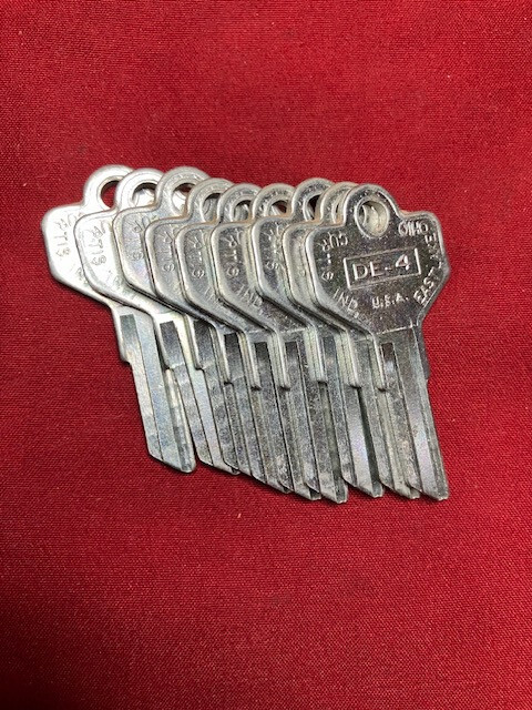 Lot Of 9 Curtis DE4 Keyblanks