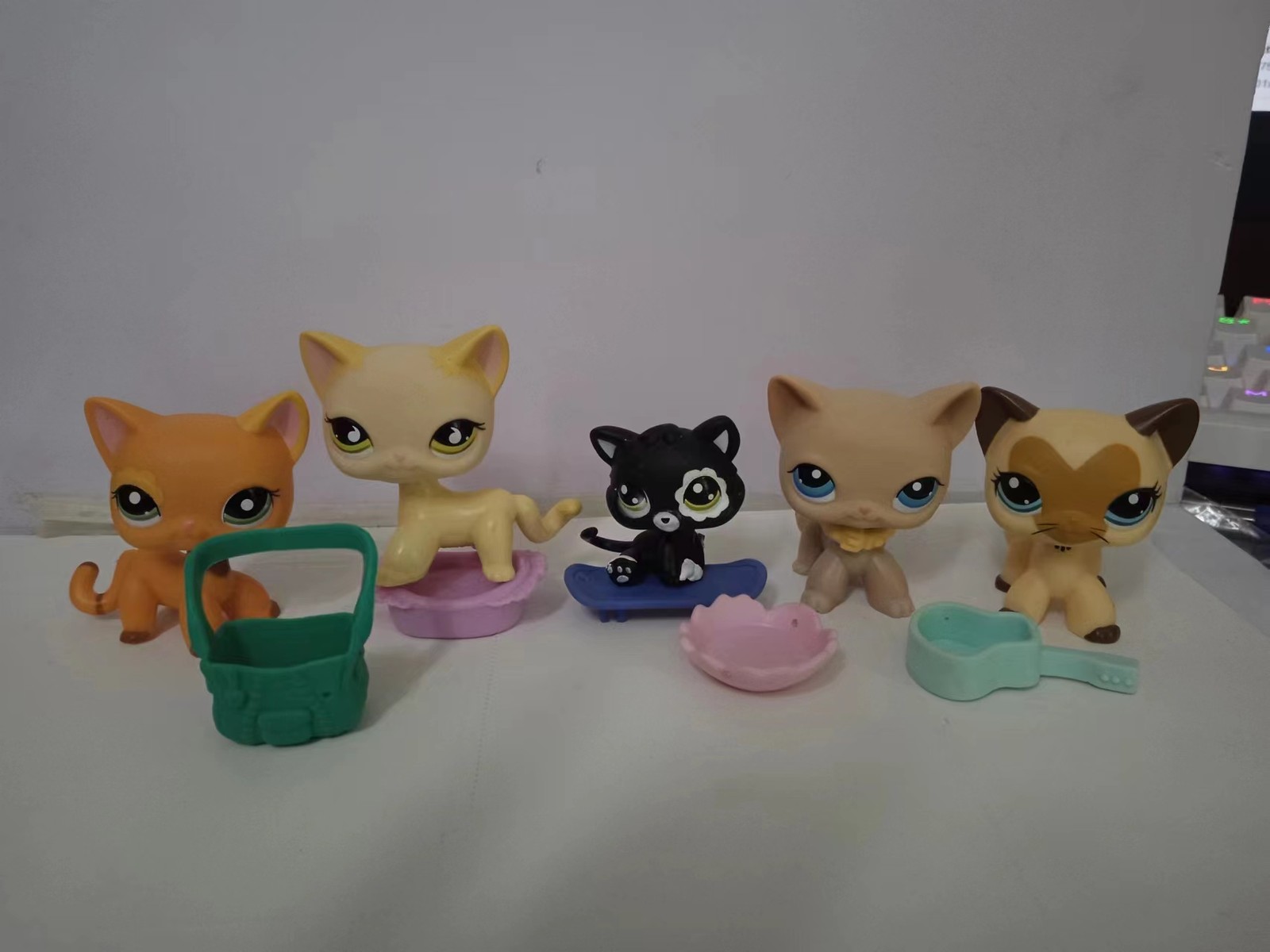 5pcs/lot Littlest Pet Shop LPS Cat #886#1643#3573#733#228 W/6pcs Accessories