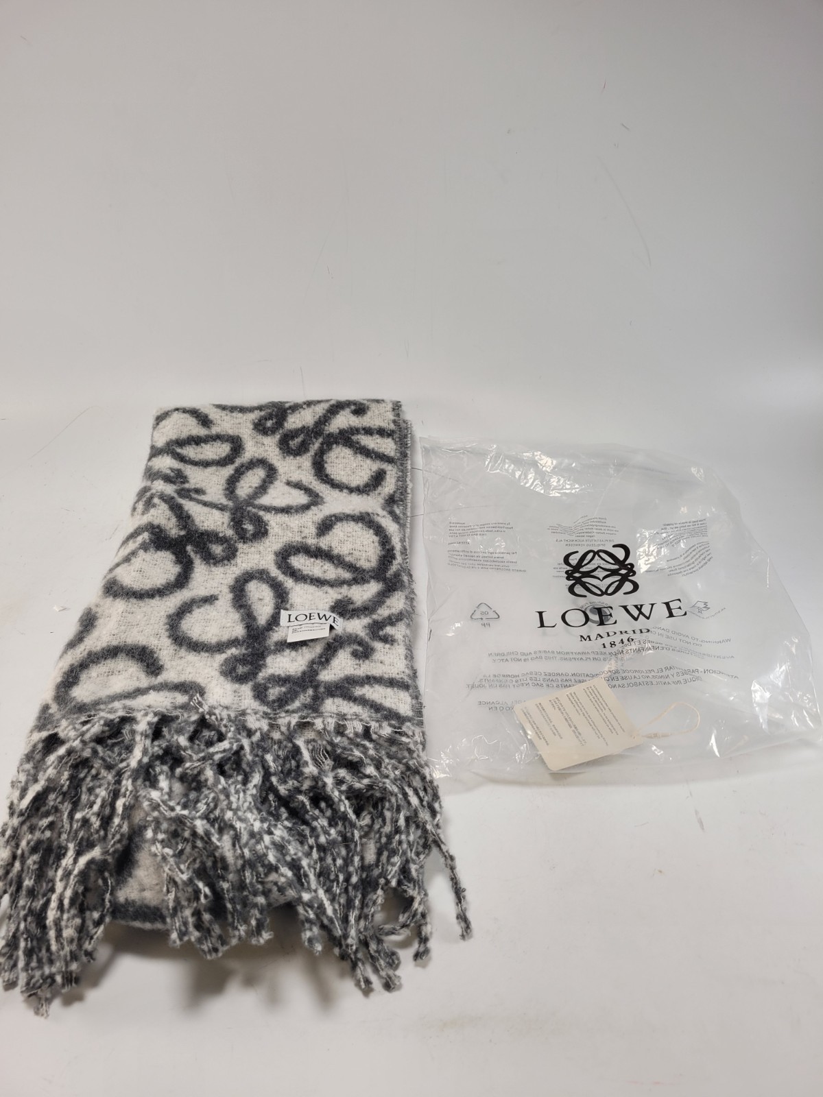 Loewe Anagram Scarf In Alpaca And Wool Blend Black/Gray