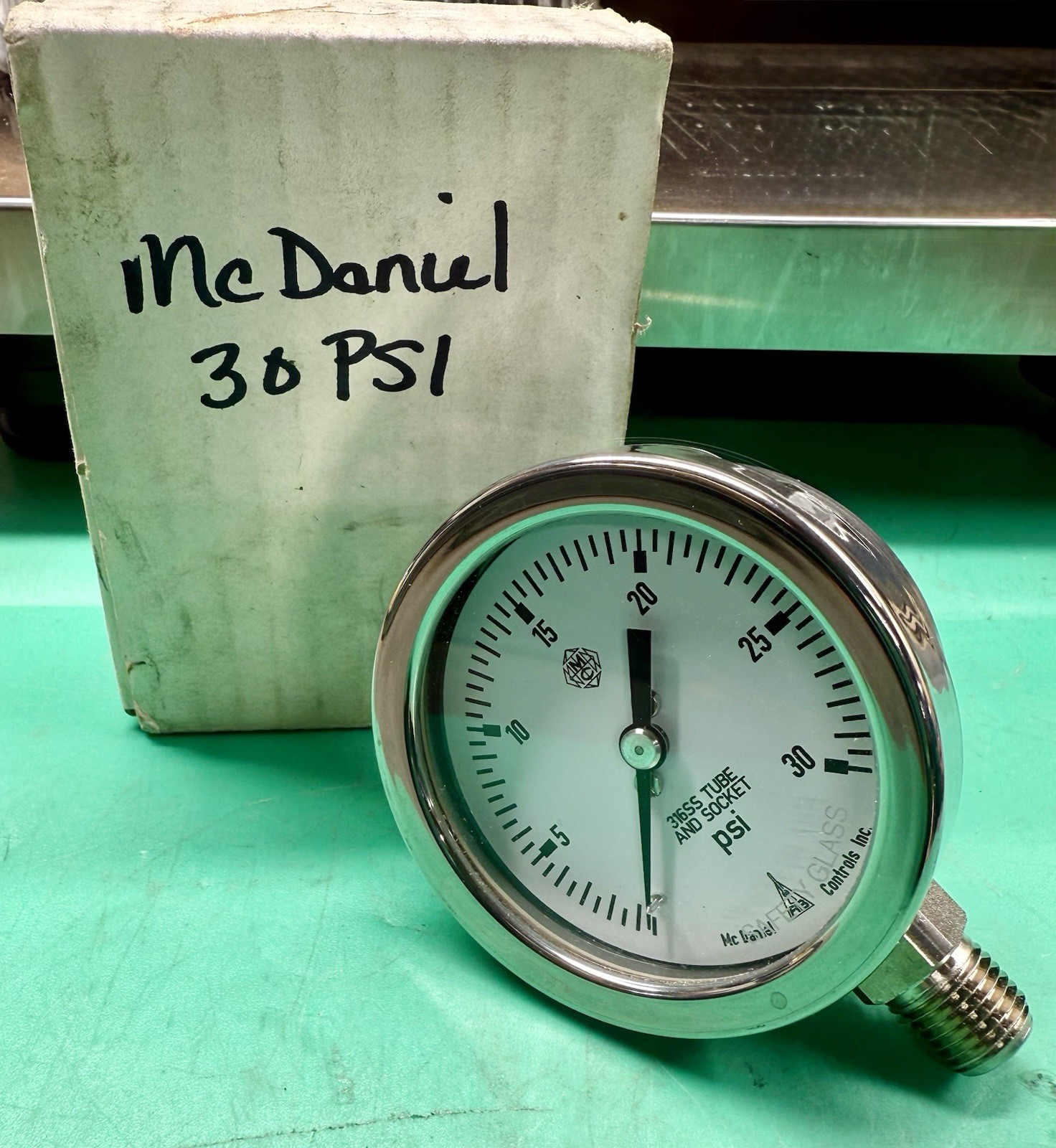 McDANIEL CONTROLS 30 PSI 316 SS TUBE & SOCKET 1/2" NPT LOWER PRESSURE GAUGE⚡FS⚡