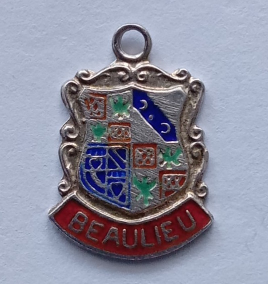 VINTAGE SILVER BRACELET CHARM BEAULIEU TRAVEL SHIELD PLACE NAME CHARM.   CH1-4