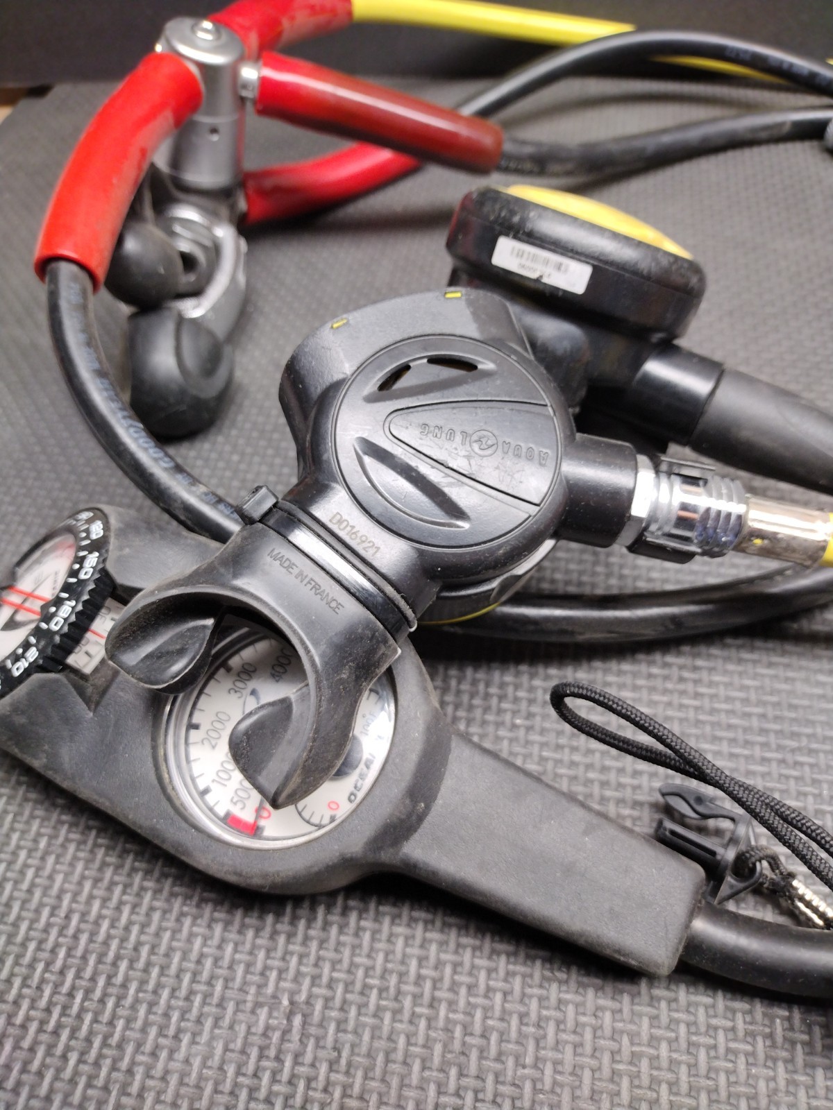 Aqualung and Oceanic Regulator FREE SHIPPING