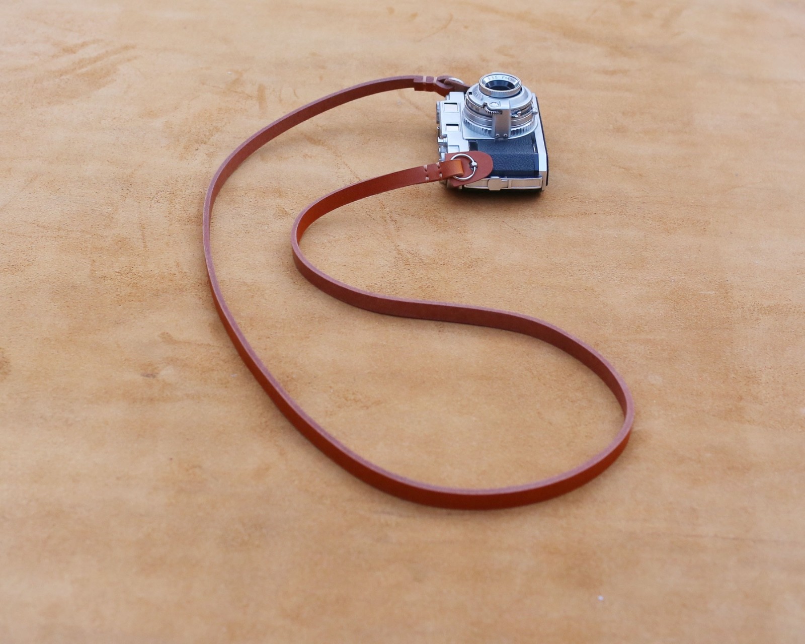 Windmup Rugged Brown: Artisan Hand-Stitched Leather camera strap