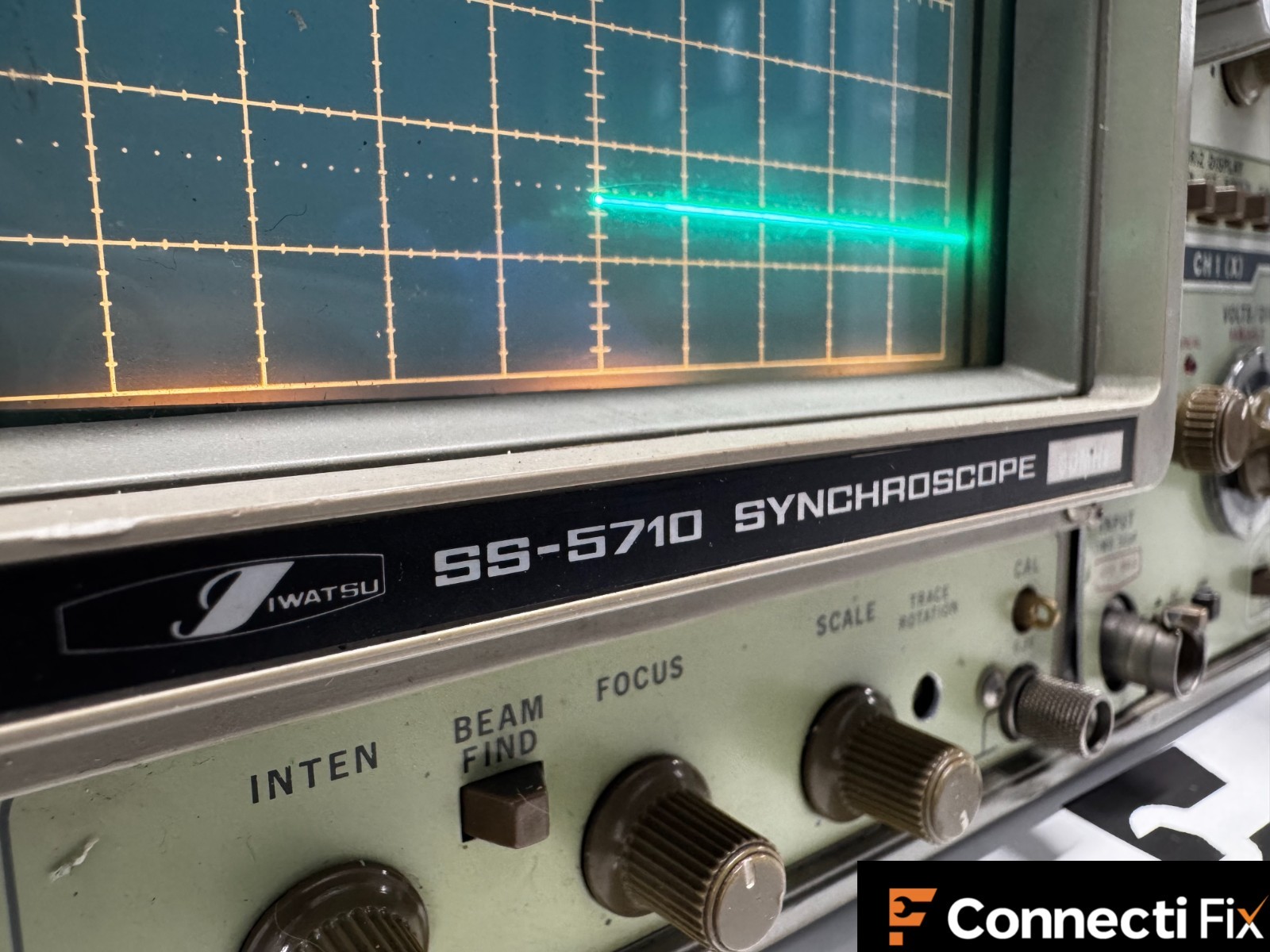 IWATSU Electric SS-5710 Synchroscope Oscilloscope