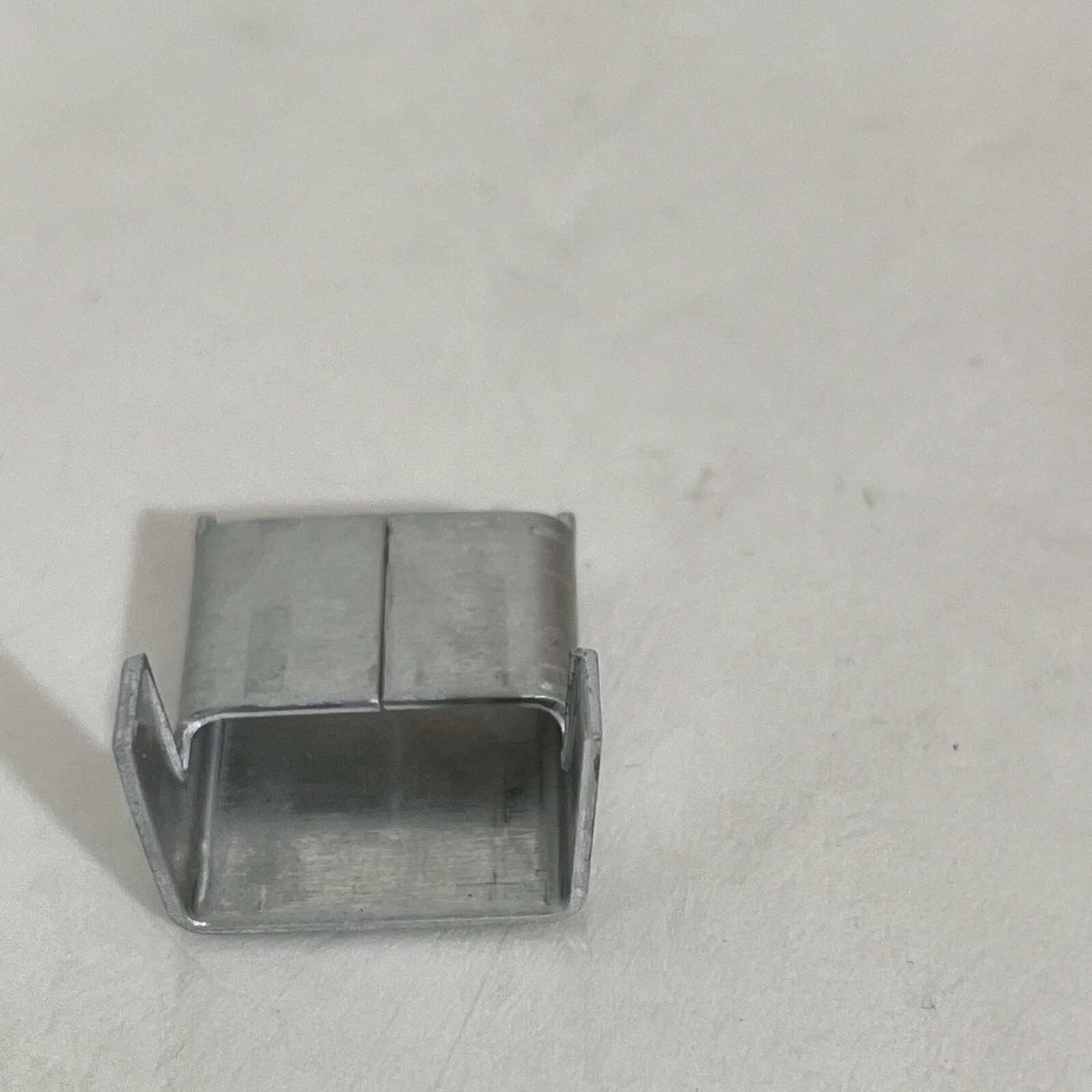 *NEW* BOX OF 1000(?) Gerrard Strapbinder 1/2" Aluminum Wing Seals WA12AL