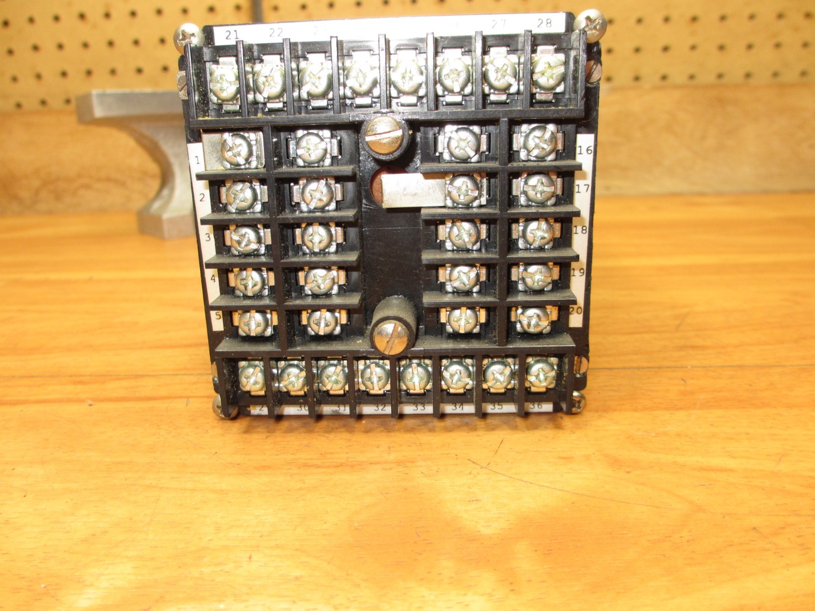 Powers Process Controls 512-A-3-0-0 *USED POWERS UP* Temperature Controller