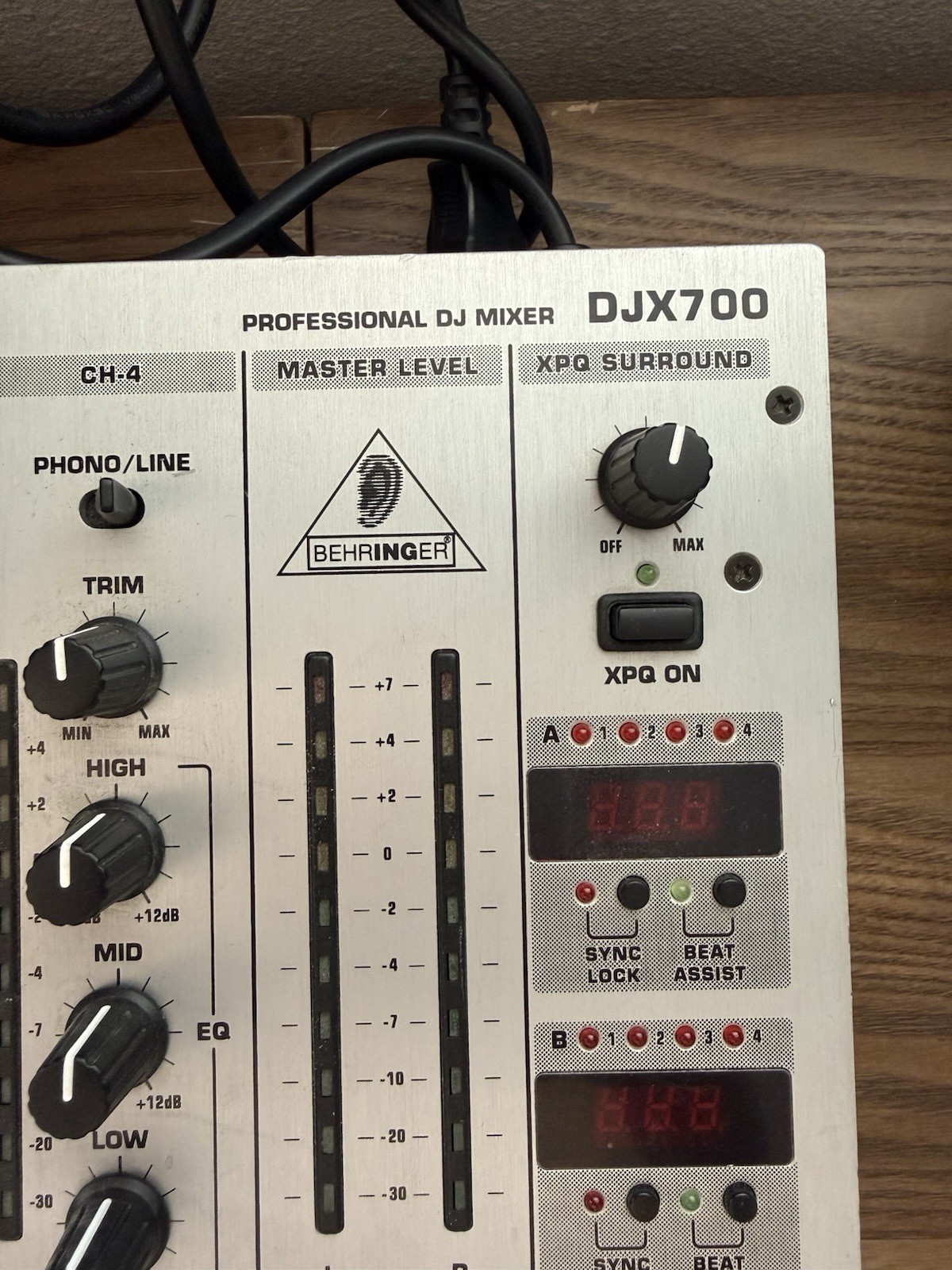 Behringer Pro Mixer Dj X700