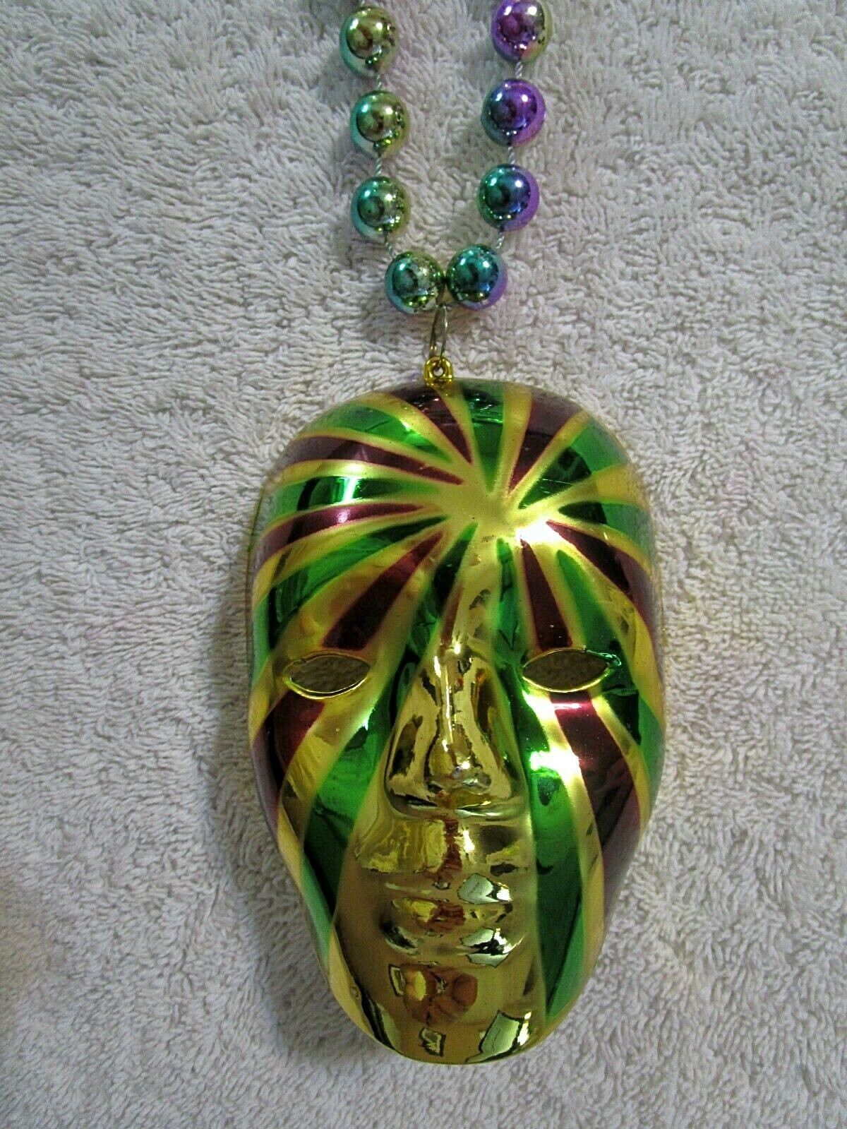 BEAUTIFUL PGG "STRIPED GOLD MASK" AURORA BOREALIS MARDI GRAS NECKLACE (B463)