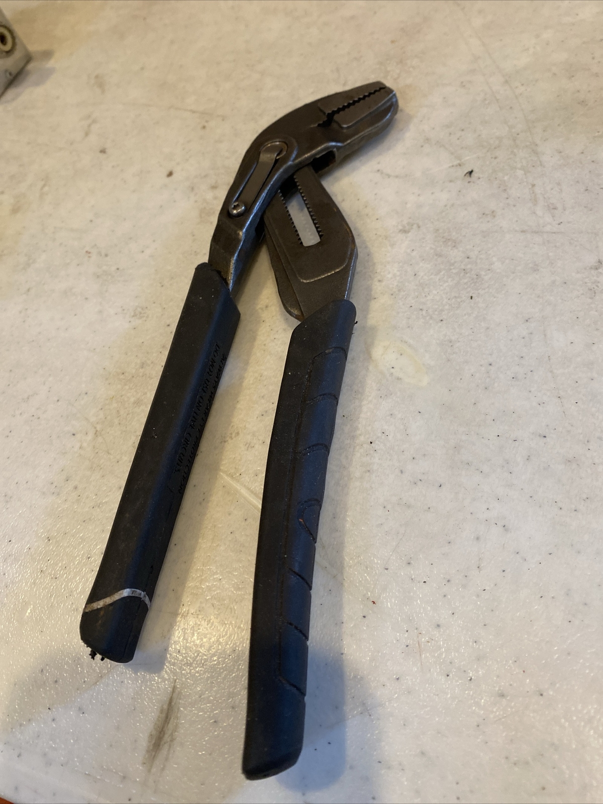 HUSKY 8.5” SLIP JOINT PLIERS